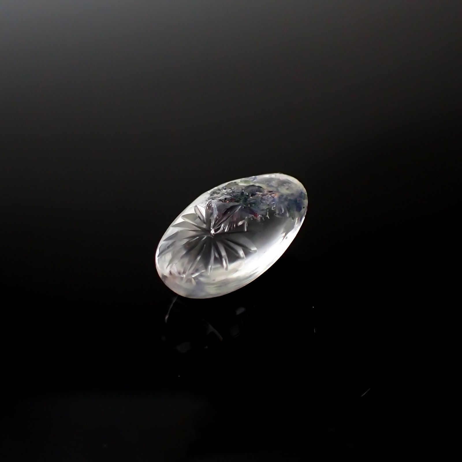 ◇甲州貴石切子Plus Three◇デュモルチェライトインクォーツ カード付き ブラジル産 4.85ct / 14.6x7.9mm前後 [251114608]