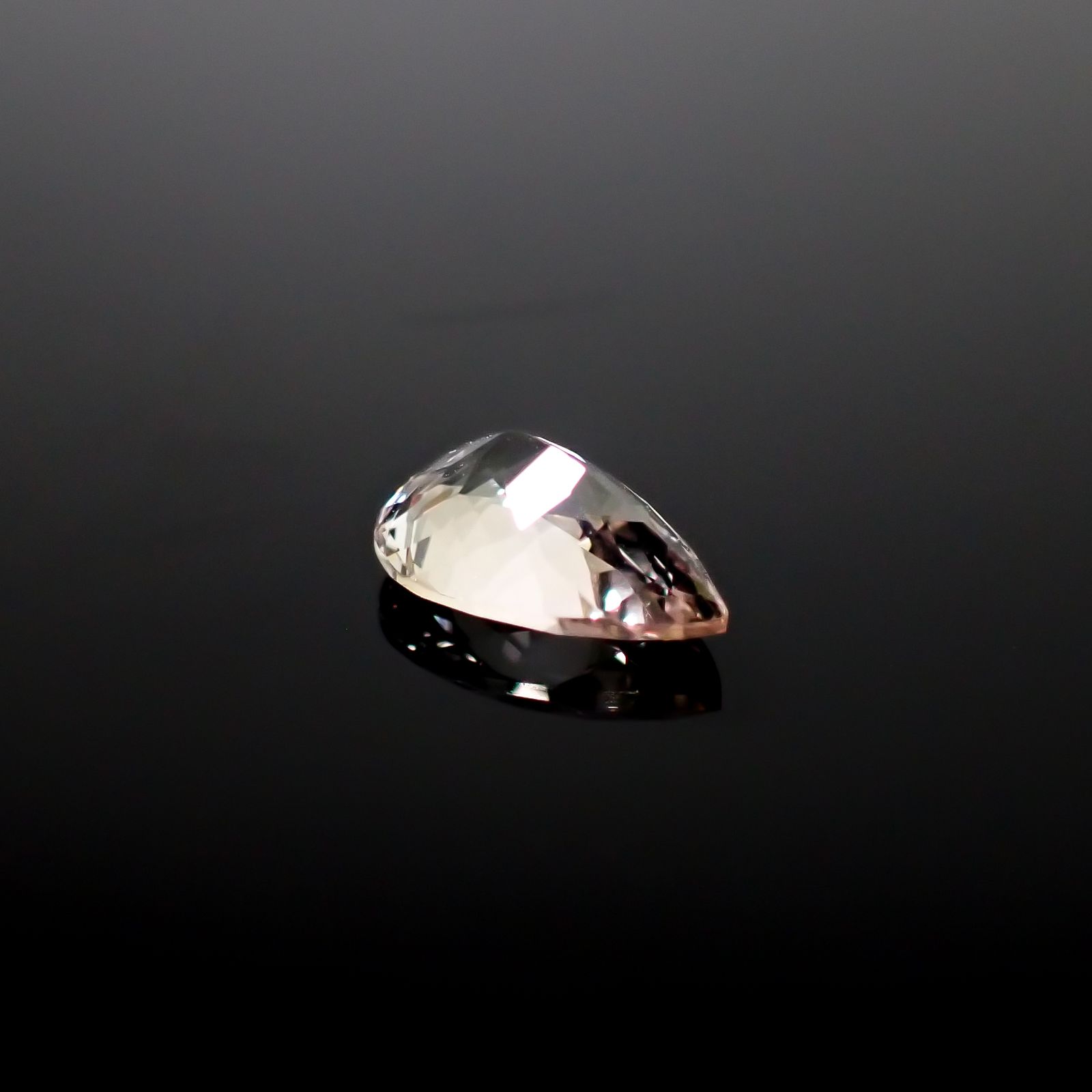 ピンクゾイサイト(宝石名ピンク・ゾイサイト)タンザニア産 0.972ct ソ付(彩珠)[241129500]8.1x5.4mm前後