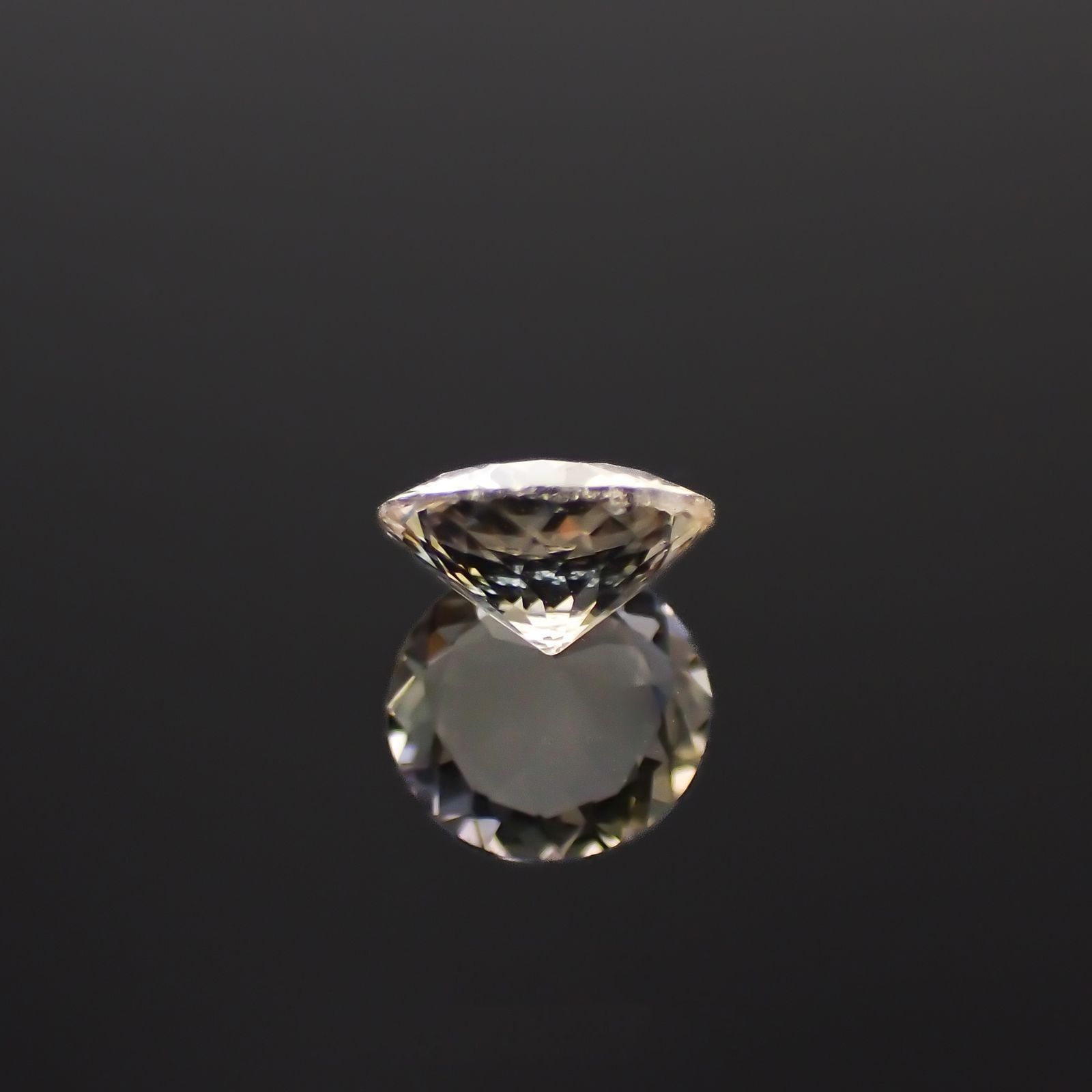 ゾイサイト 非加熱(宝石名ゾイサイト)タンザニア産 ソ付(彩珠) 0.951ct / 6.6x6.6mm前後 [221018873]