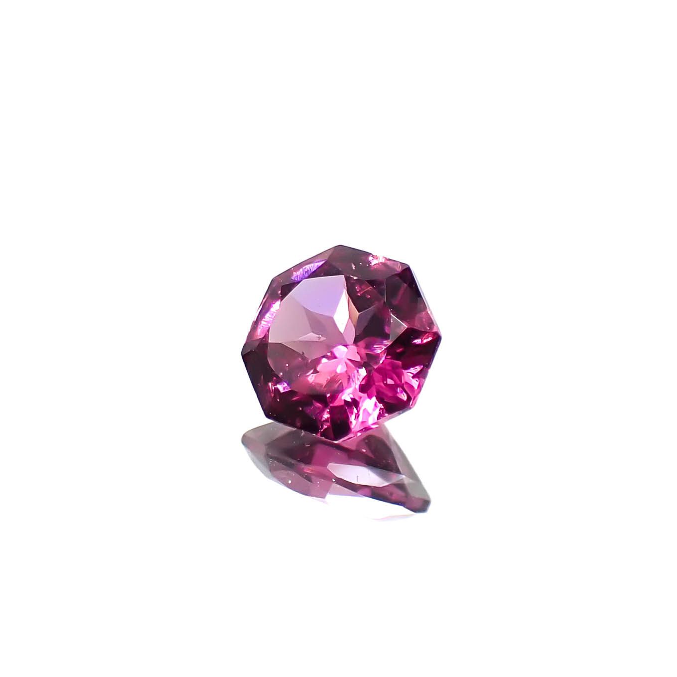 ◇オクタゴンカット◇ロードライトガーネット(宝石名ロードライト・ガーネット)ブラジル産 0.60ct 識別済[250129748]5.1x5mm前後