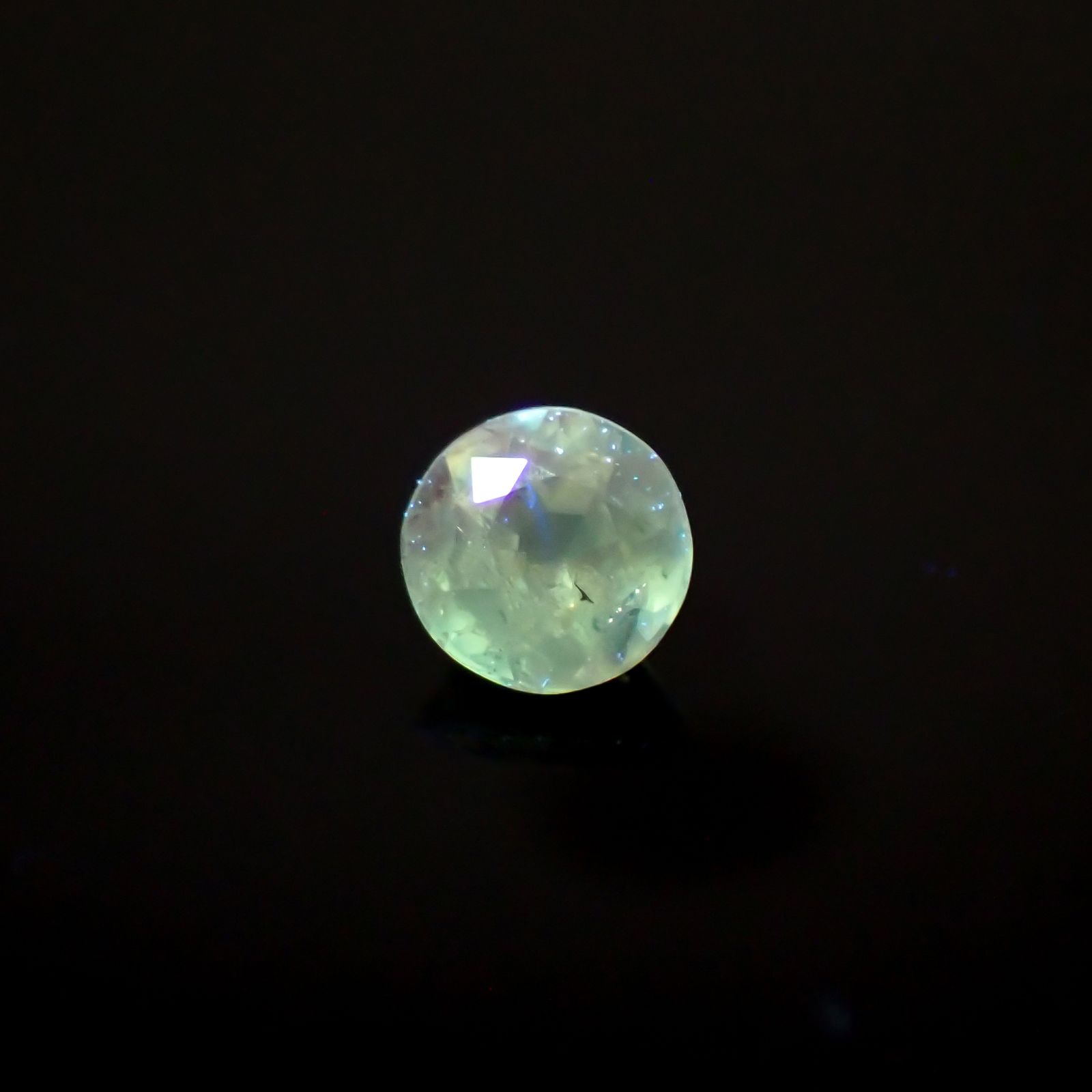 アレキサンドライトキャッツアイ ブラジル産/EmeraldMains社製 0.065ct[240627962]2.4x2.4mm前後