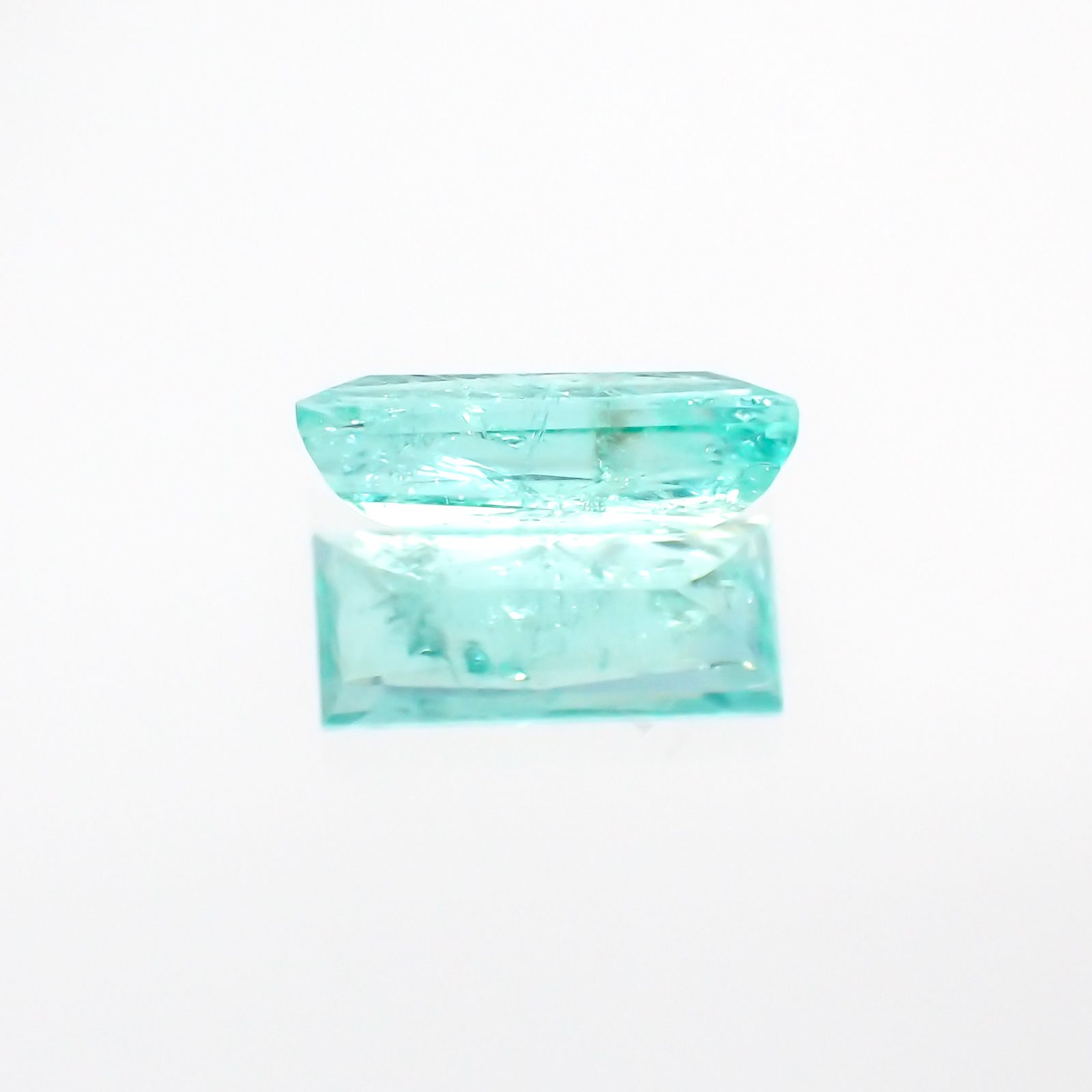 パライバトルマリン モザンビーク産 ルース 0.78ct[21017748]8.1×3.5mm前後