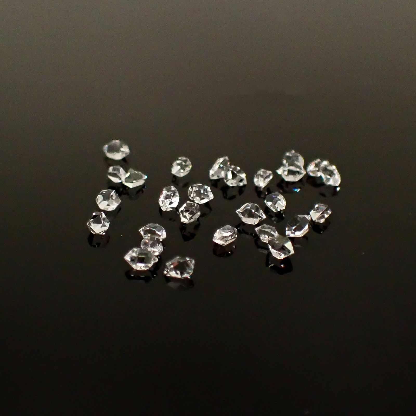 ◇メレセット◇ハーキマーダイヤモンド 原石 アメリカ・ニューヨーク州産 1.75ct / 2.8-3.5x1.5-2.3mm前後 [260231699]