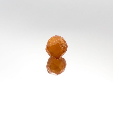 スペサルティンガーネット マンダリンオレンジカラー 原石(宝石名ガーネット)タンザニア産 1.69ct 識別済[230823127]6.1x6mm前後