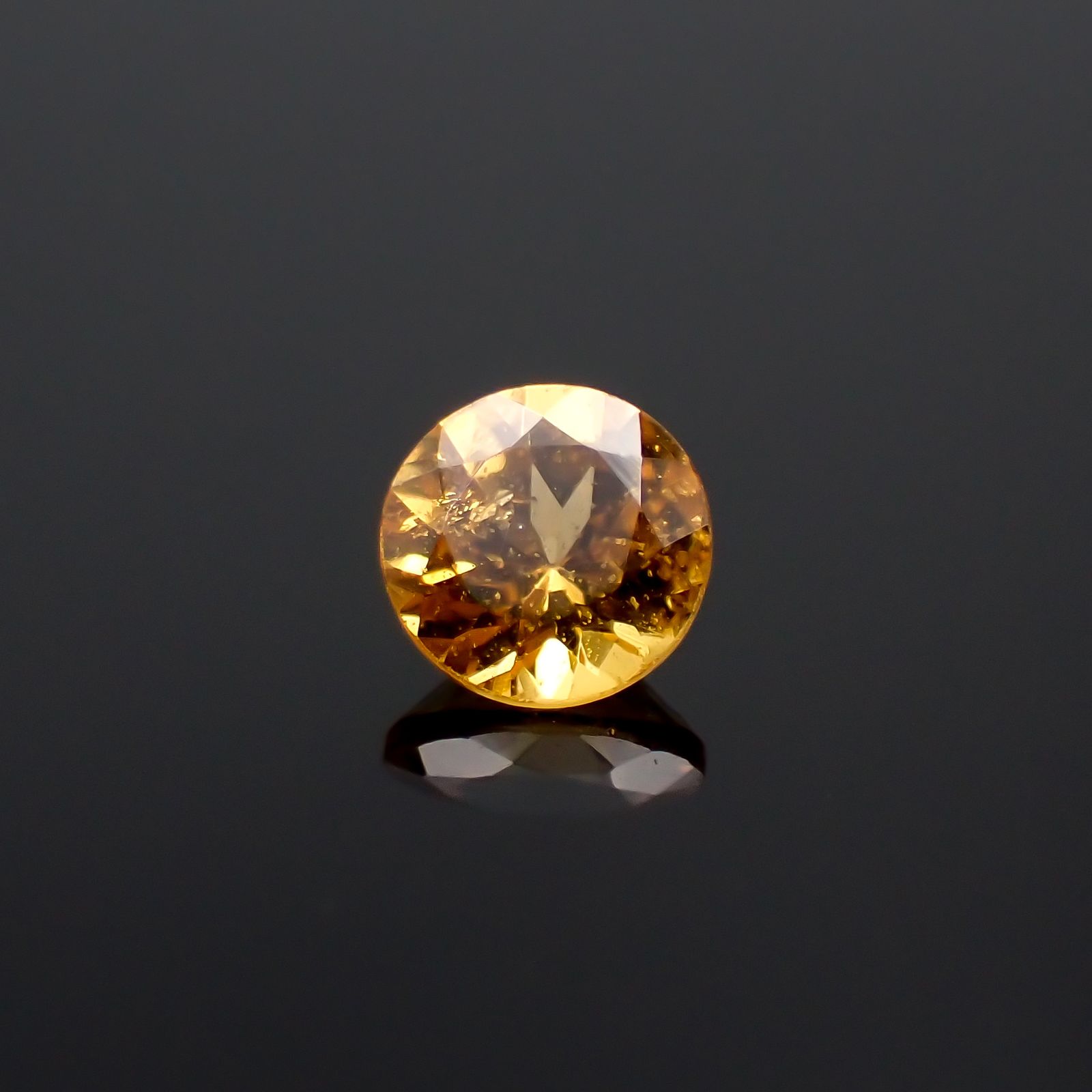 スペサルティンガーネット ナイジェリア産 0.29ct[230923375]3.9x3.8mm前後