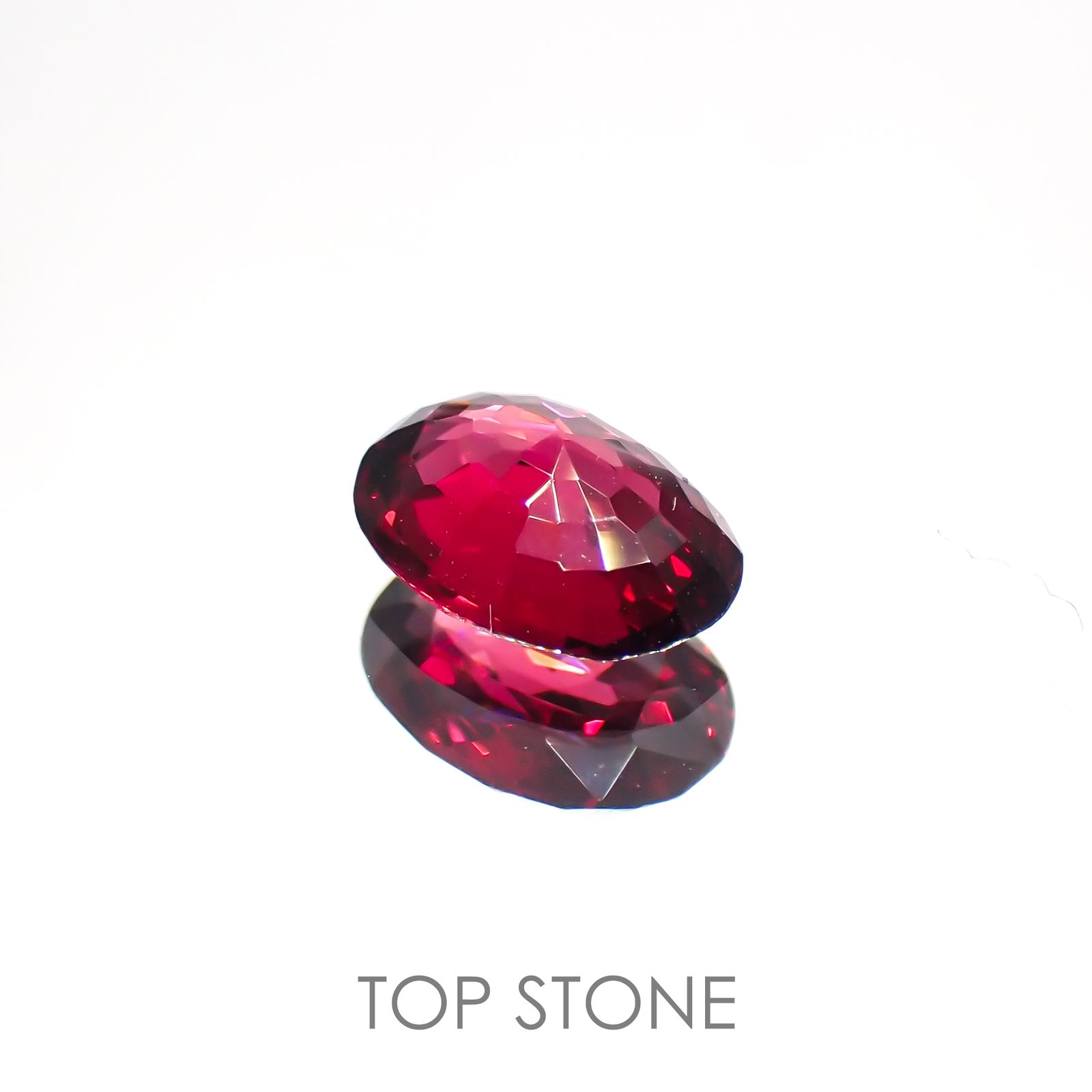 レッドスピネル(宝石名レッド・スピネル)タンザニア産 0.86ct 識別済[220114326]7.1x5.1mm前後