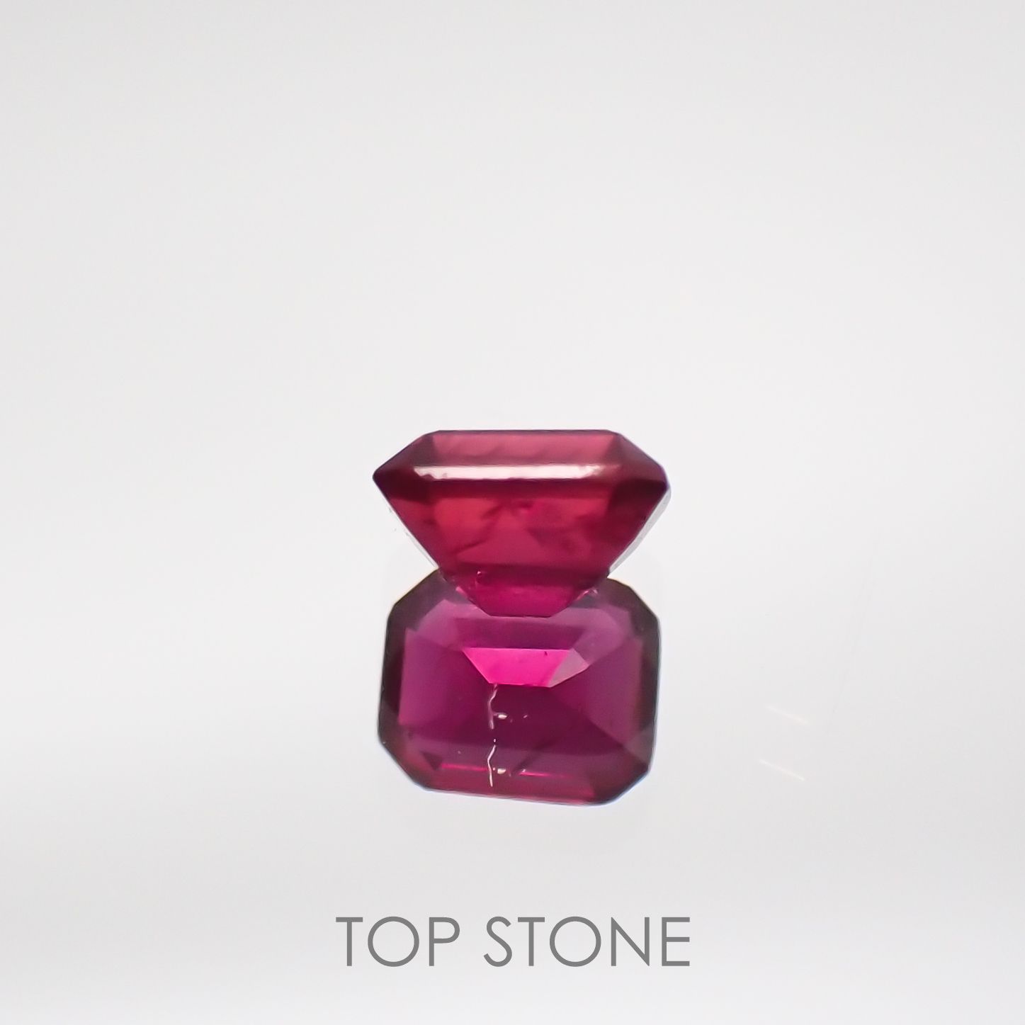 ルビー 非加熱(宝石名ルビー) マダガスカル産 0.19ct 識別済[210711713]3.4×2.7mm前後