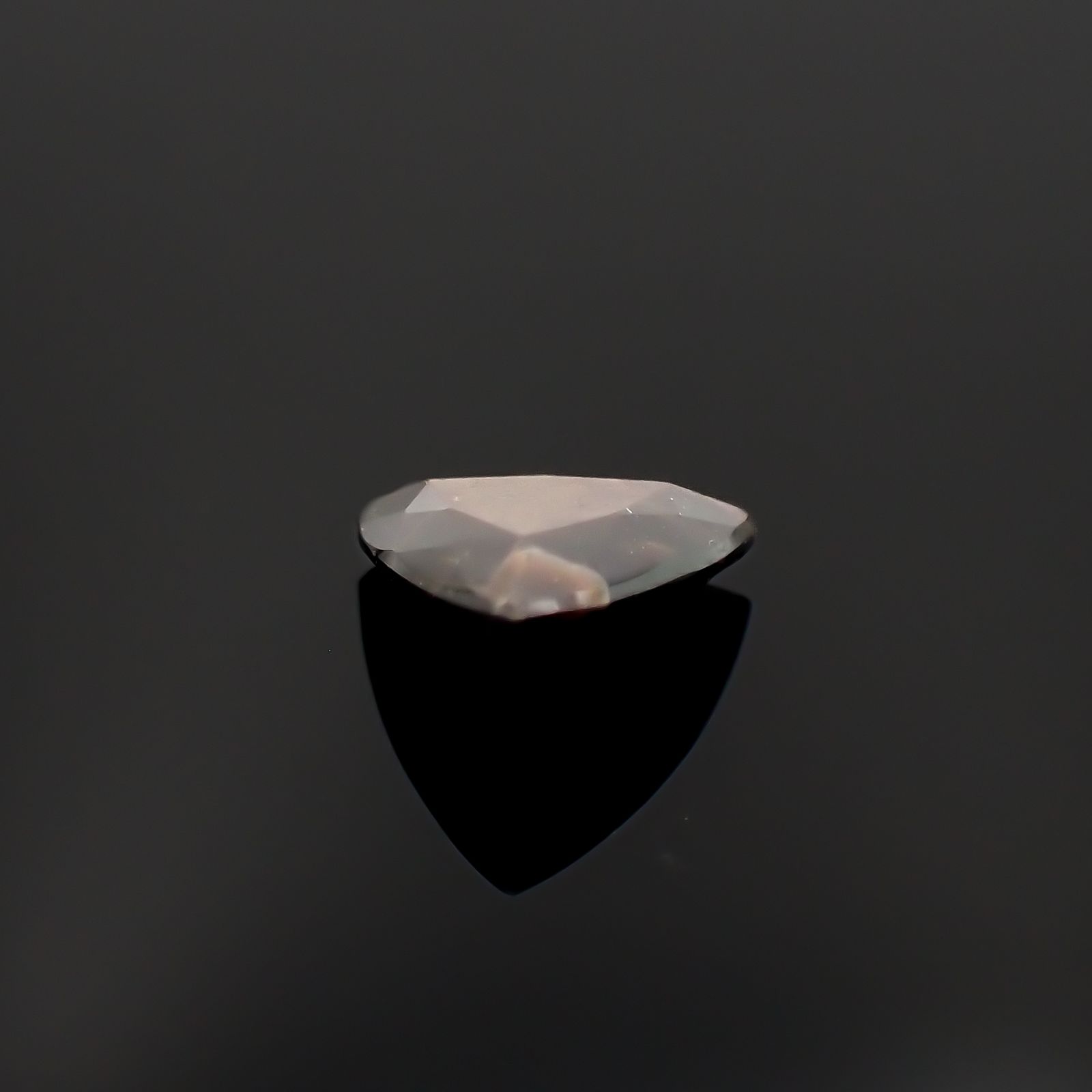 ゴールドシーンサファイア非加熱 ケニア産 1.50ct[230321329]7.8x8mm前後