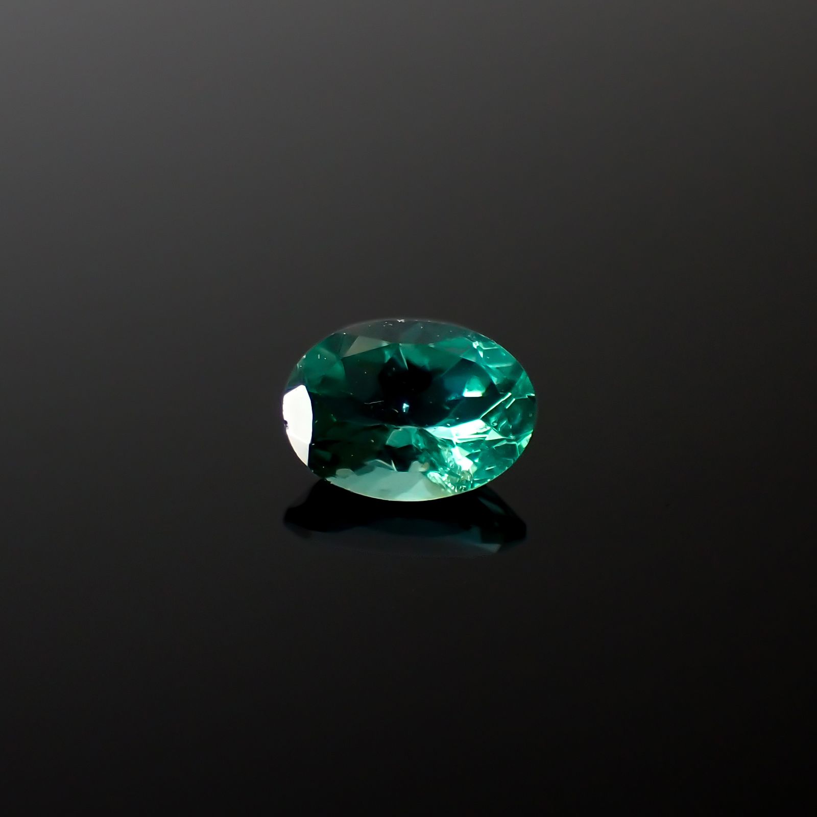 ノーブルモロキサイト マダガスカル産 0.66ct[240326542]6.8x4.8mm前後