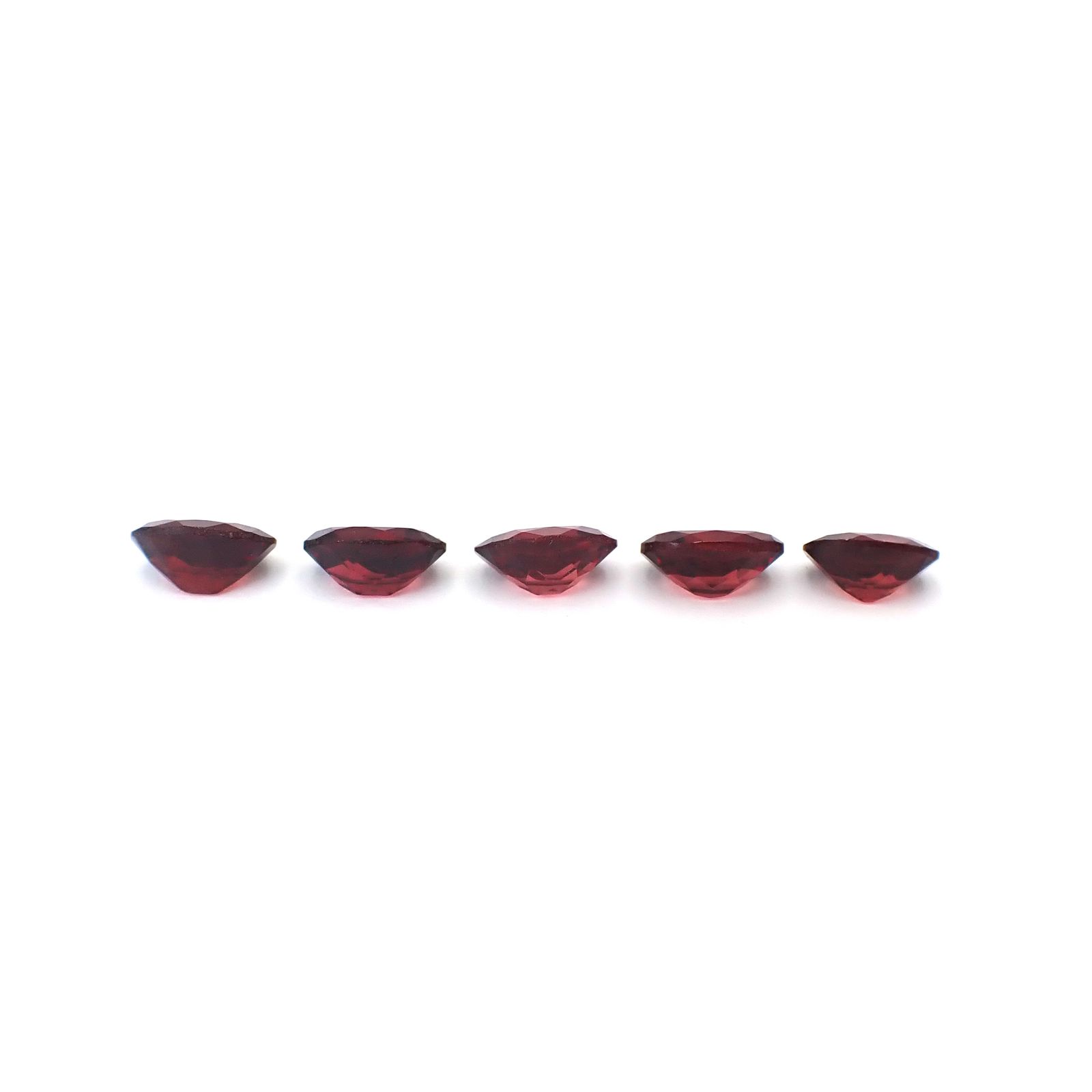 ◇ランダムセレクト◇パイロープアルマンディンガーネット モザンビーク産 約1.30ct / 8x6mm前後 [260532213]