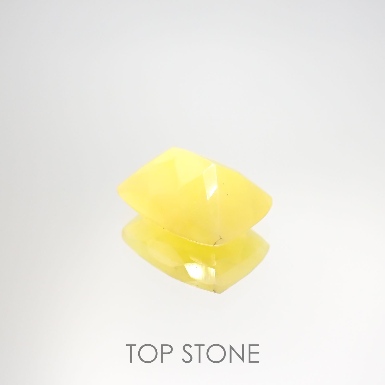 スミソナイト(宝石名イエロー・スミソナイト) イタリア産 4.699ct ソ付(彩珠)[20095824]11.1×8.3mm前後