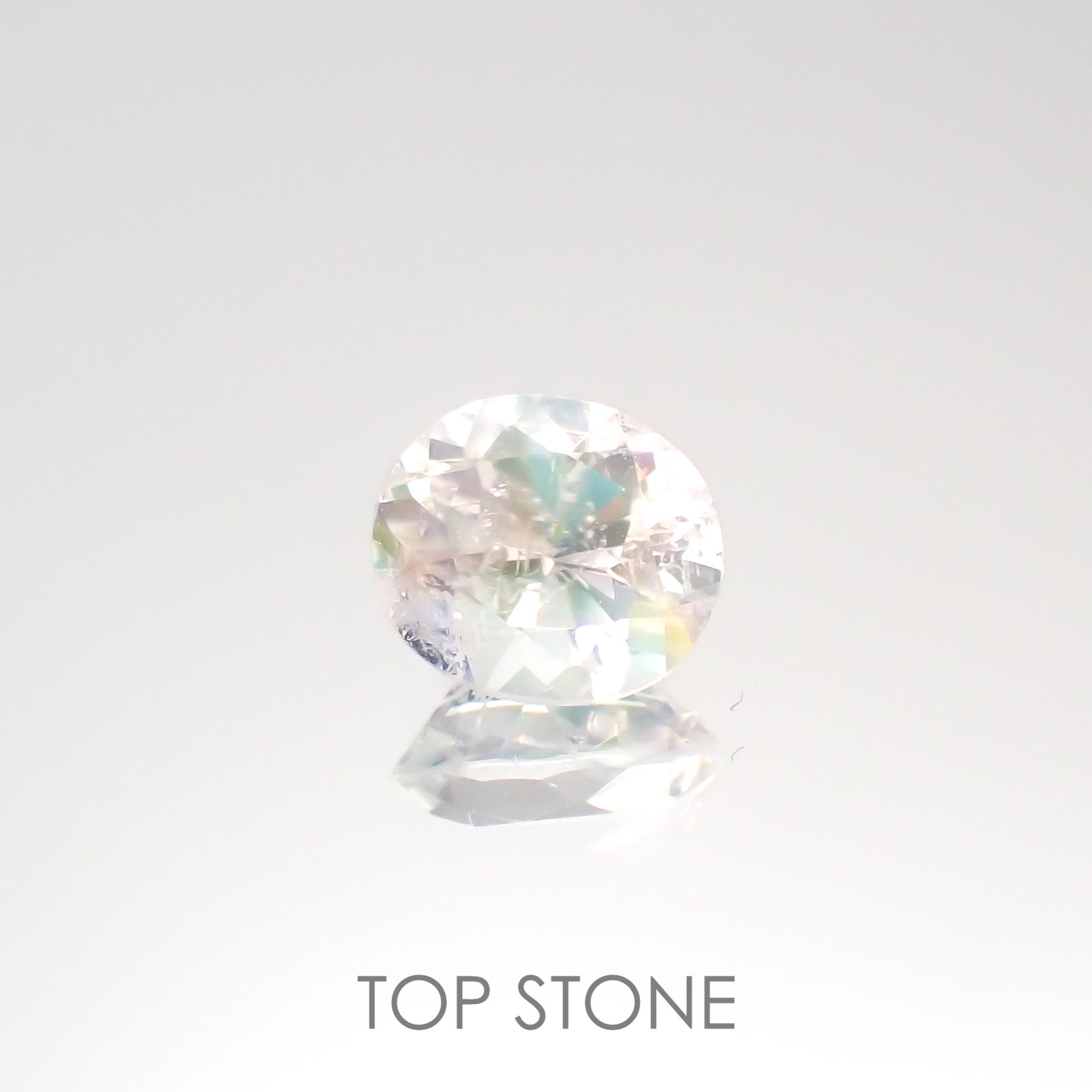 レインボームーンストーン(宝石名ラブラドライト)タンザニア産 0.69ct 識別済[220717206]6.4x5.5mm前後