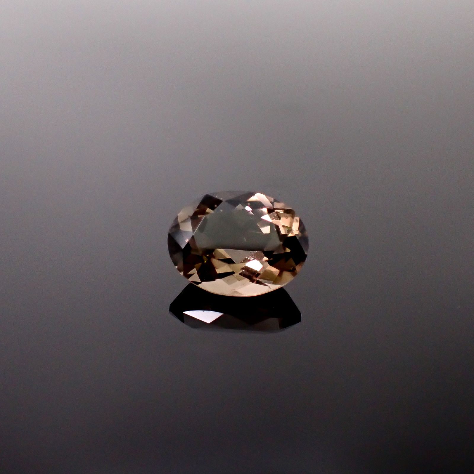 コロンビアナイト コロンビア産 3.64ct / 12.2x9.4mm前後 [260331925]