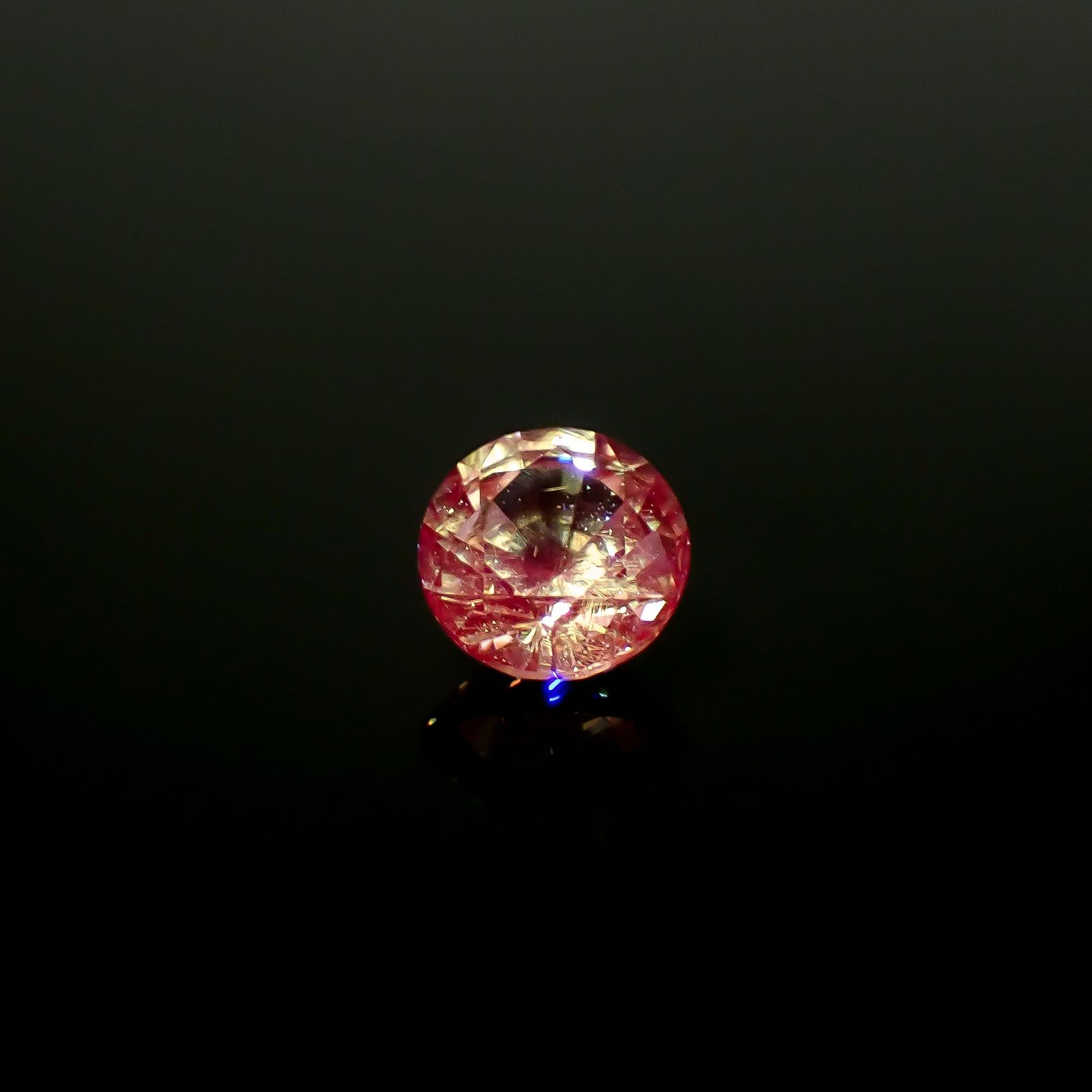 ドラゴンガーネット タンザニア産 0.58ct / 4.9x4.9mm前後 [260732668]