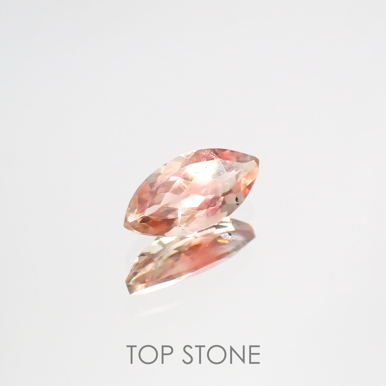 バイカラーアンデシン(宝石名アンデシン)チベット産 0.66ct 識別済[220115271]9.1x4.4mm前後