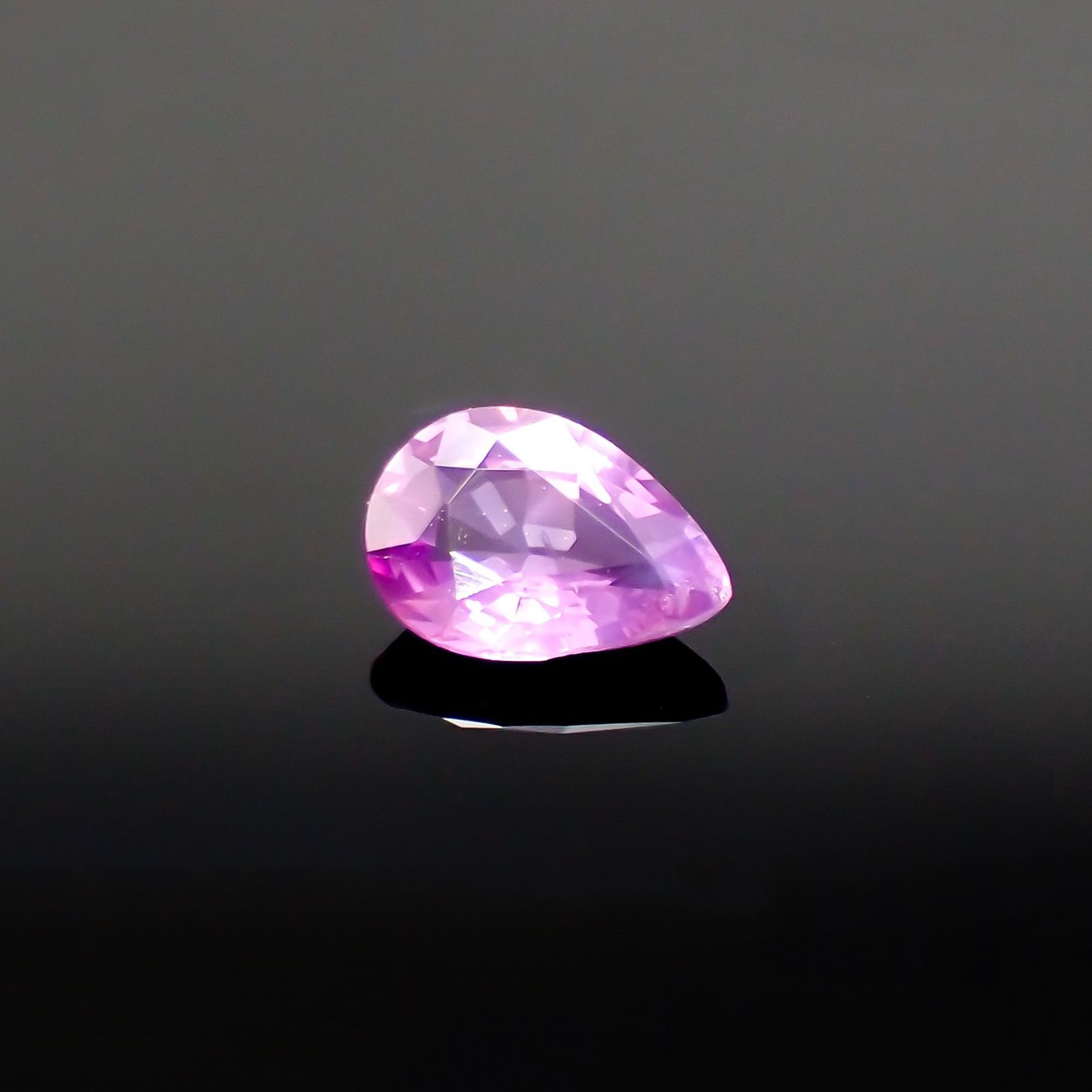 バイカラーサファイア(宝石名バイカラー・サファイア) マダガスカル/タンザニア産 識別済 0.69ct / 6.8x4.7mm前後 [210812487]