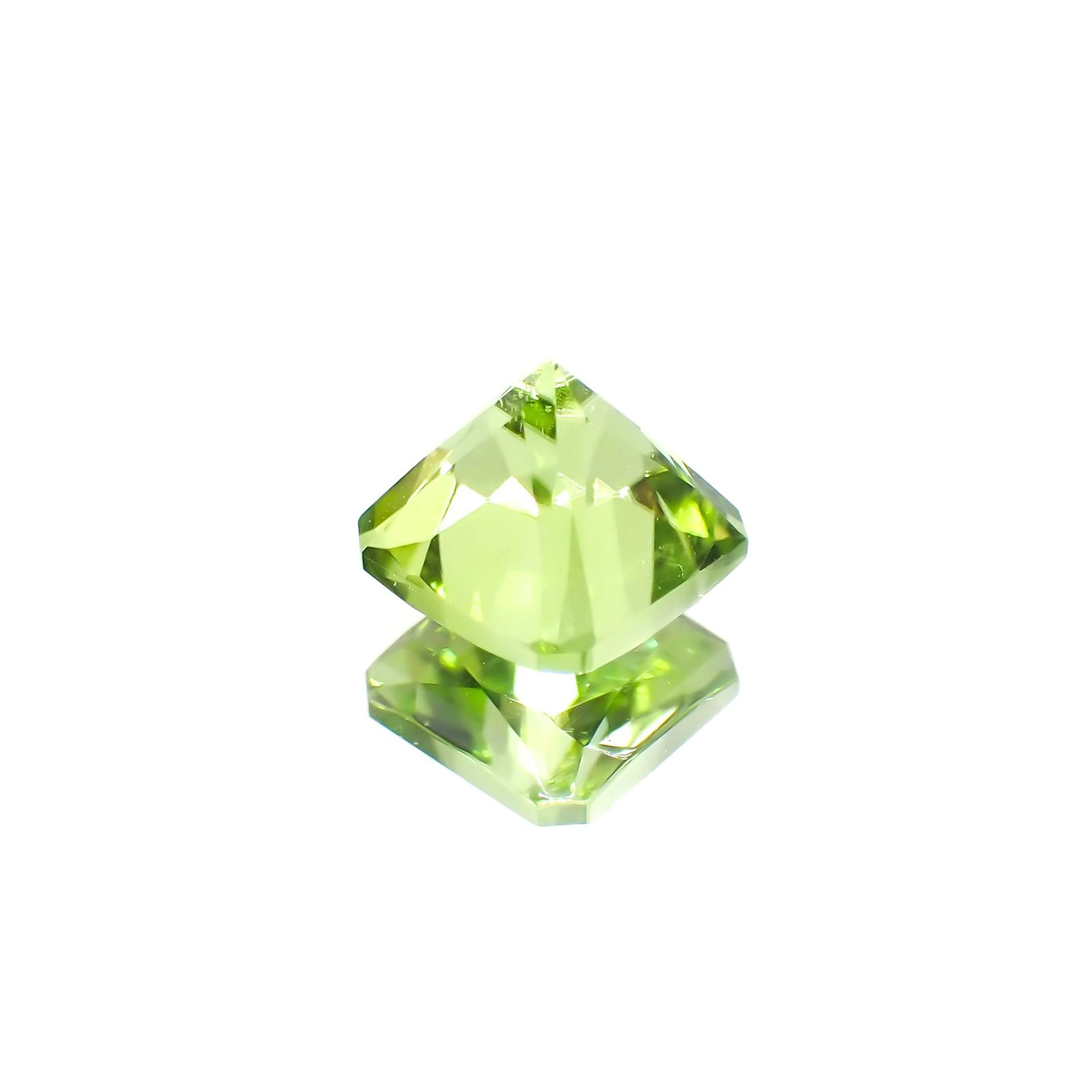 ◇アッシャーカット◇ペリドット(宝石名ペリドット) パキスタン産 1.37ct 識別済[210913485]6×6mm前後