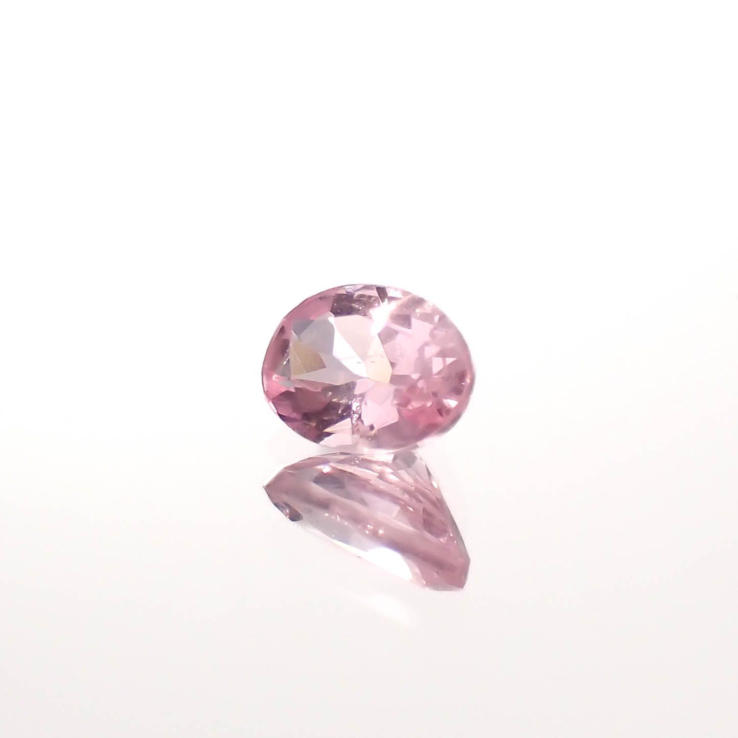 シルキーピンクスピネル タンザニア産 0.20ct[230421577]4x2.9mm前後
