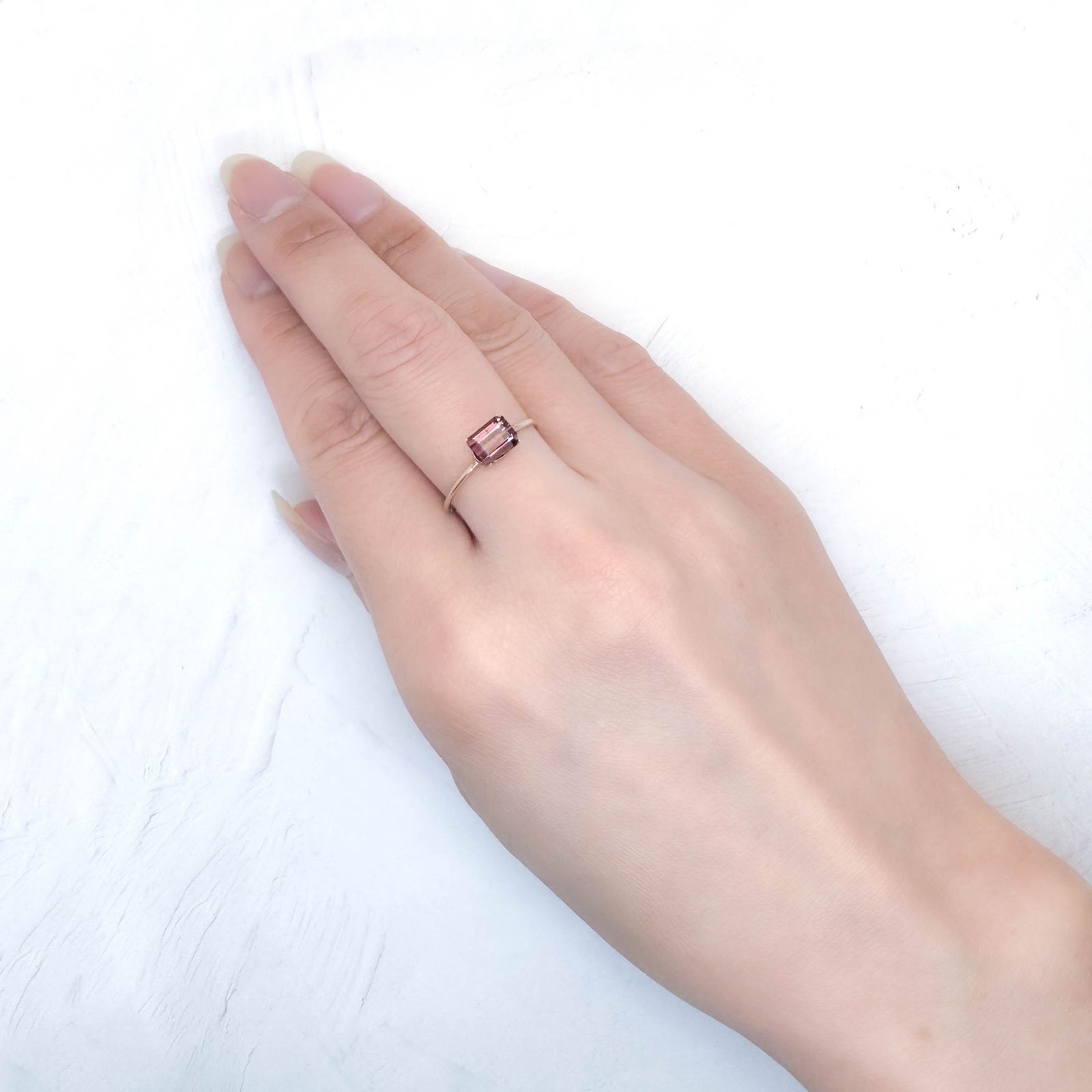 パープルトルマリン アフガニスタン産 0.84ct / 6.3x4.6mm前後 [251131316]