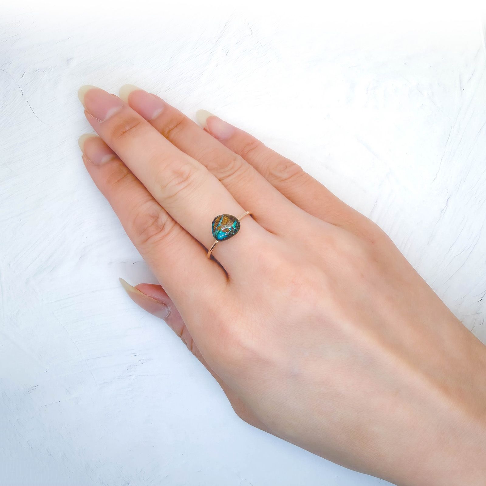 ボルダーオパール オーストラリア産 1.86ct / 7.7x6.9mm前後 [260933073]