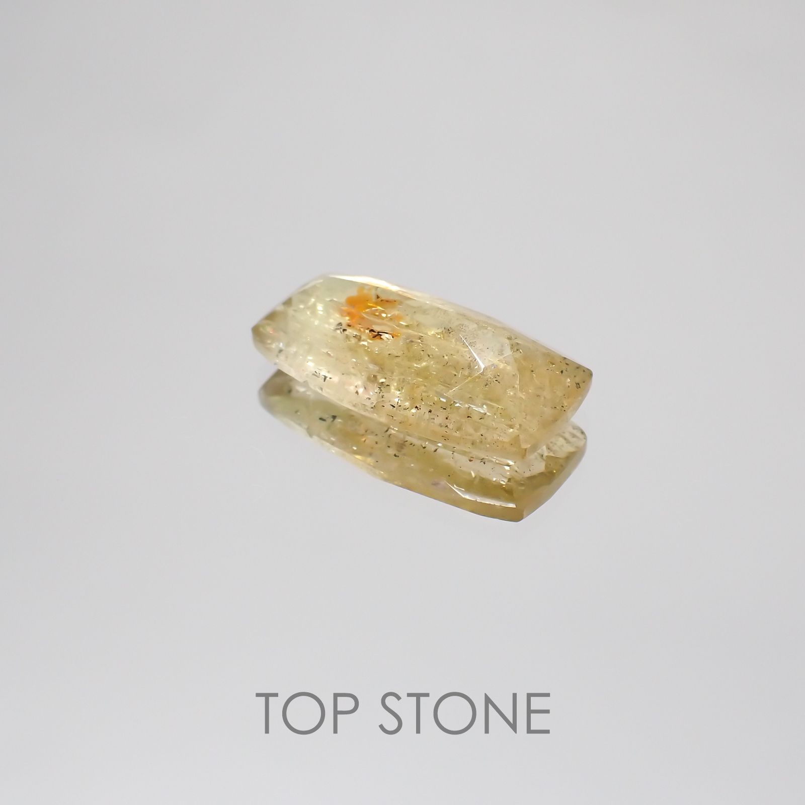 インペリアルトパーズ(宝石名イエロー・トパーズ) ブラジル産 4.406ct ソ付(彩珠)[20021940]14.5×8mm前後