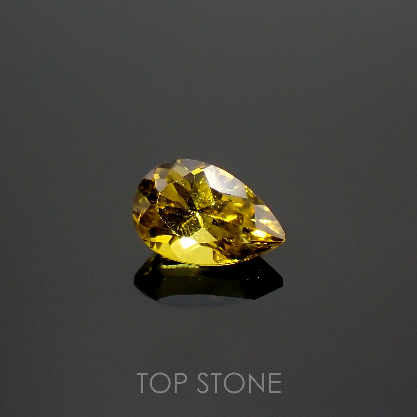 クリノゾイサイト(宝石名クリノゾイサイト)パキスタン産 0.72ct 識別済[220115589]6.7x4.5mm前後