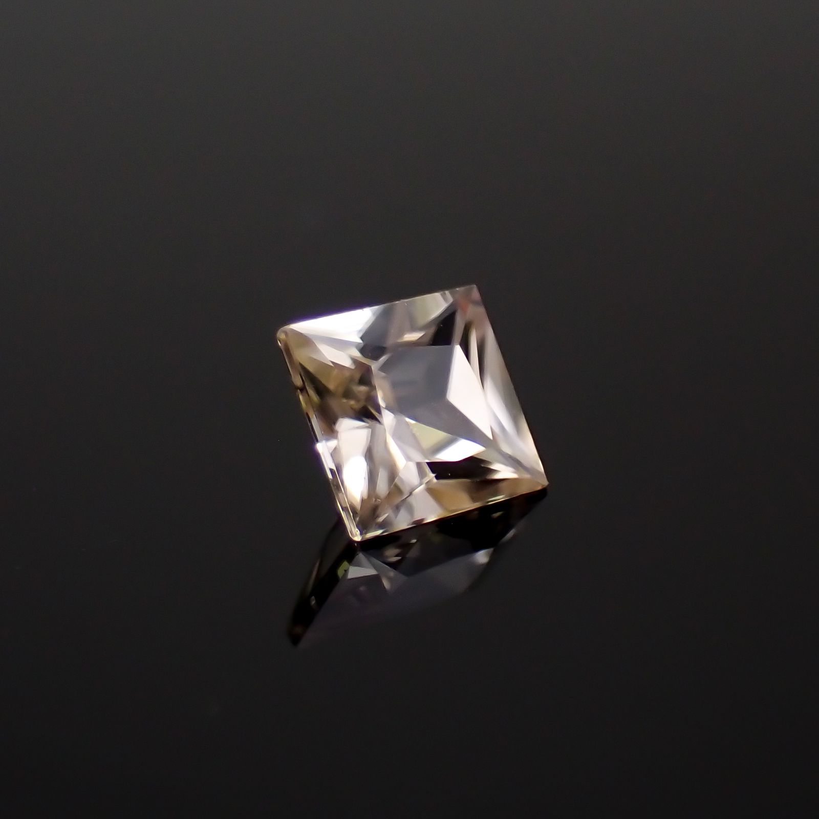 ◇プリンセスカット◇シャンパンカラージルコン スリランカ/カンボジア産 0.56ct[230421643]4.3x4.2mm前後