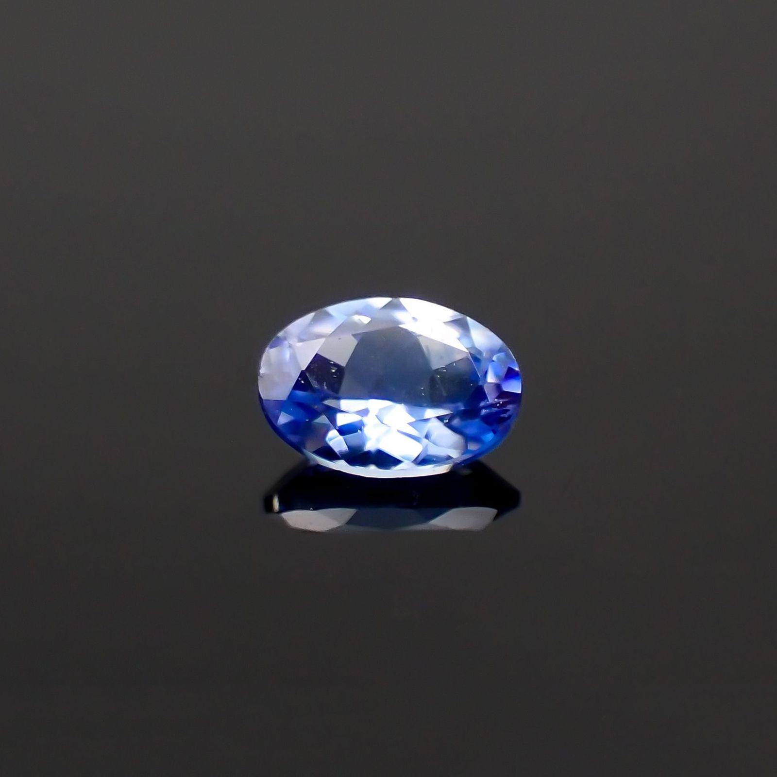 ベニトアイト(宝石名ベニトアイト)アメリカ・カリフォルニア州産 識別済 0.092ct / 3.3x2.3mm前後 [260523204]