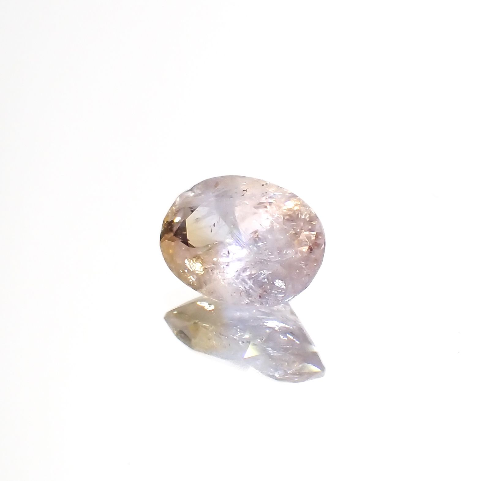 バイカラーマグネシオアキシナイト フルオレッセンス(宝石名マグネシオ・アキシナイト)タンザニア産 0.847ct ソ付(日独)[230421873]7.22x5.16mm前後