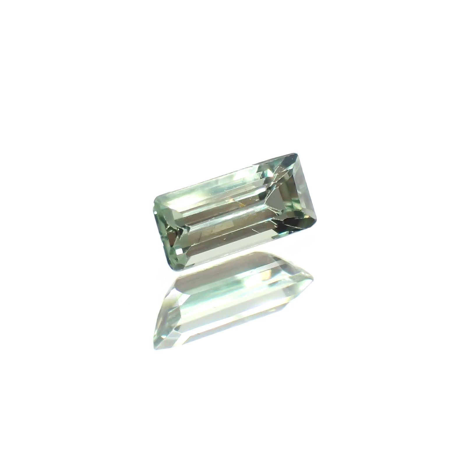 グリーンクリソベリル(宝石名クリソベリル)スリランカ/マダガスカル産 識別済 0.30ct / 5.3x2.5mm前後 [220114474]