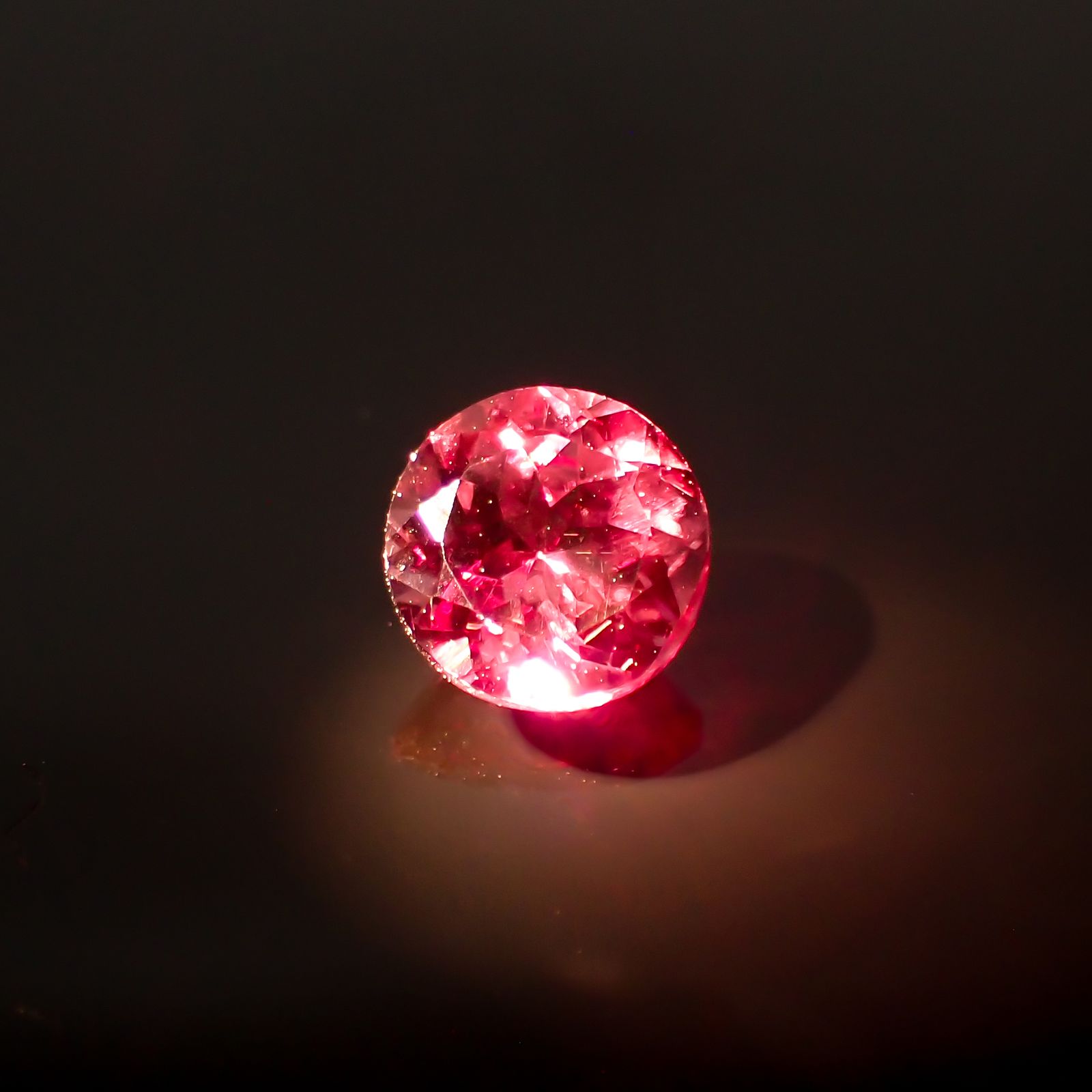 カラーシフトマラヤガーネット タンザニア産 1.38ct[231124341]6.6x6.6mm前後