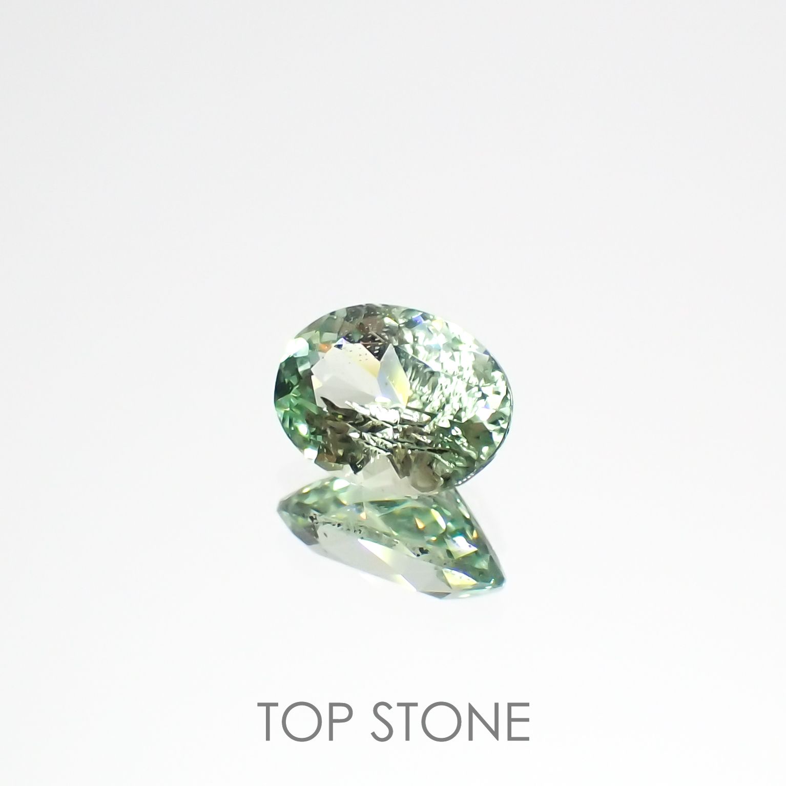 バナジウムコーネルピン(宝石名コーネルピン)タンザニア・タンガ州産 0.63ct 識別済[220716760]6.4x4.7mm前後