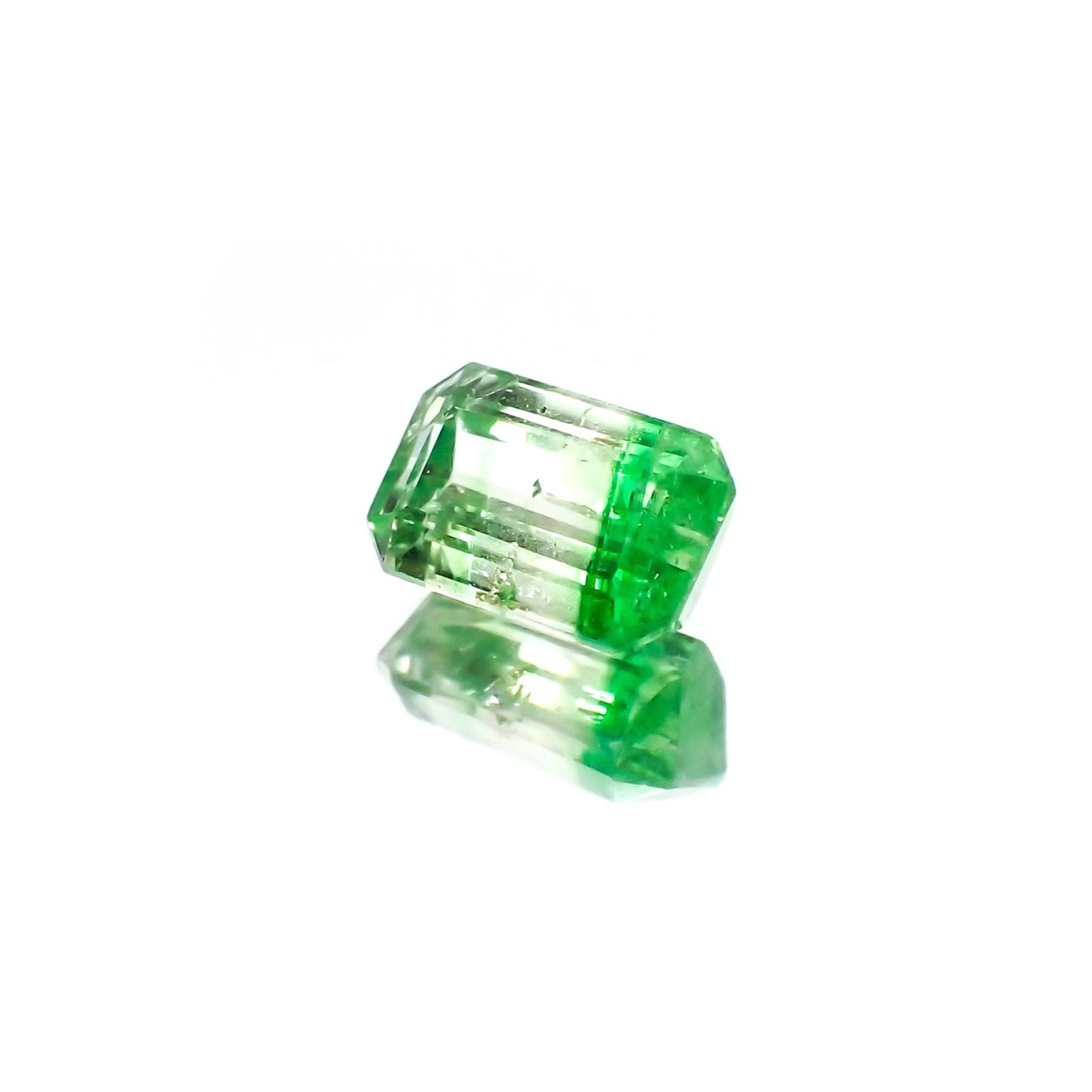 バイカラーツァボライト(宝石名グリーン グロッシュラー・ガーネット)タンザニア産 識別済 1.00ct / 6.6x4.3mm前後 [231124259]