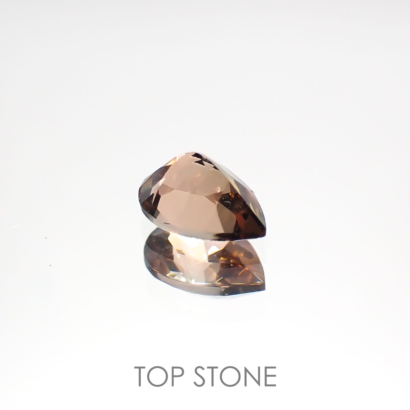 バイカラーアンダリュサイト(宝石名アンダリュサイト)スリランカ/マダガスカル産 0.74ct 識別済[220515705]7.1x4.9mm前後