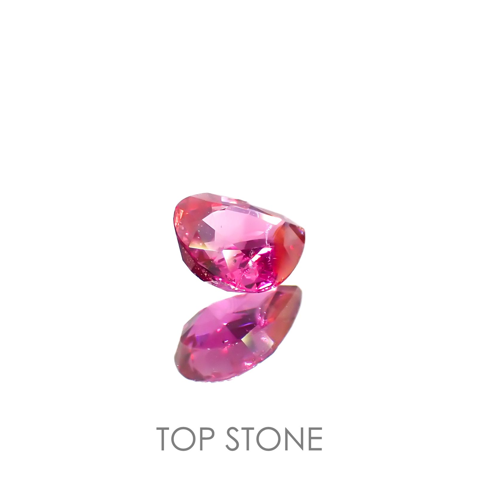ルビー(宝石名ルビー)モザンビーク産 0.61ct 識別済[220616087]5.9x4.9mm前後