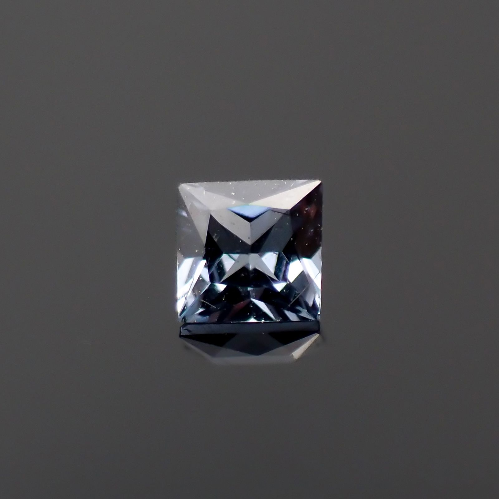 ◇プリンセスカット◇カラーチェンジガーネット アレキタイプ マダガスカル・ベキリー産 0.11ct[230522184]2.6x2.6mm前後