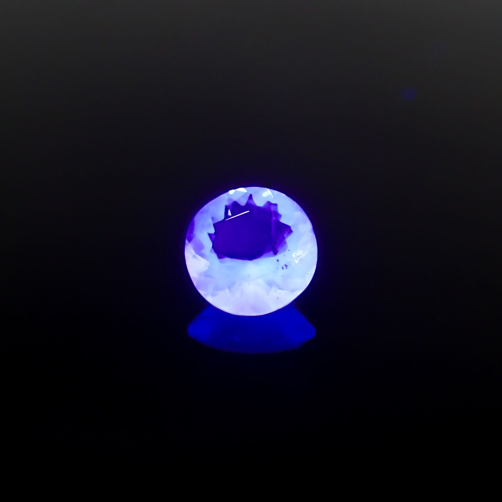 フローライト フルオレッセンス イギリス・ダイアナマリア鉱山産 1.38ct[240527700]7.2x7.1mm前後