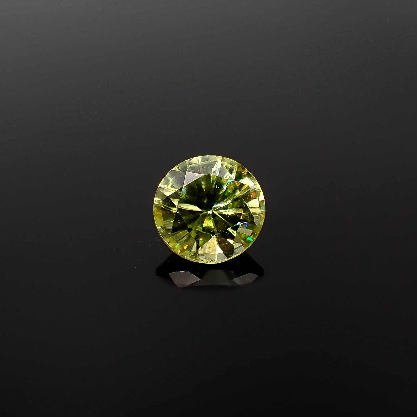 スフェーン(宝石名スフェーン)マダガスカル産 0.52ct 識別済[220817247]5x5mm前後