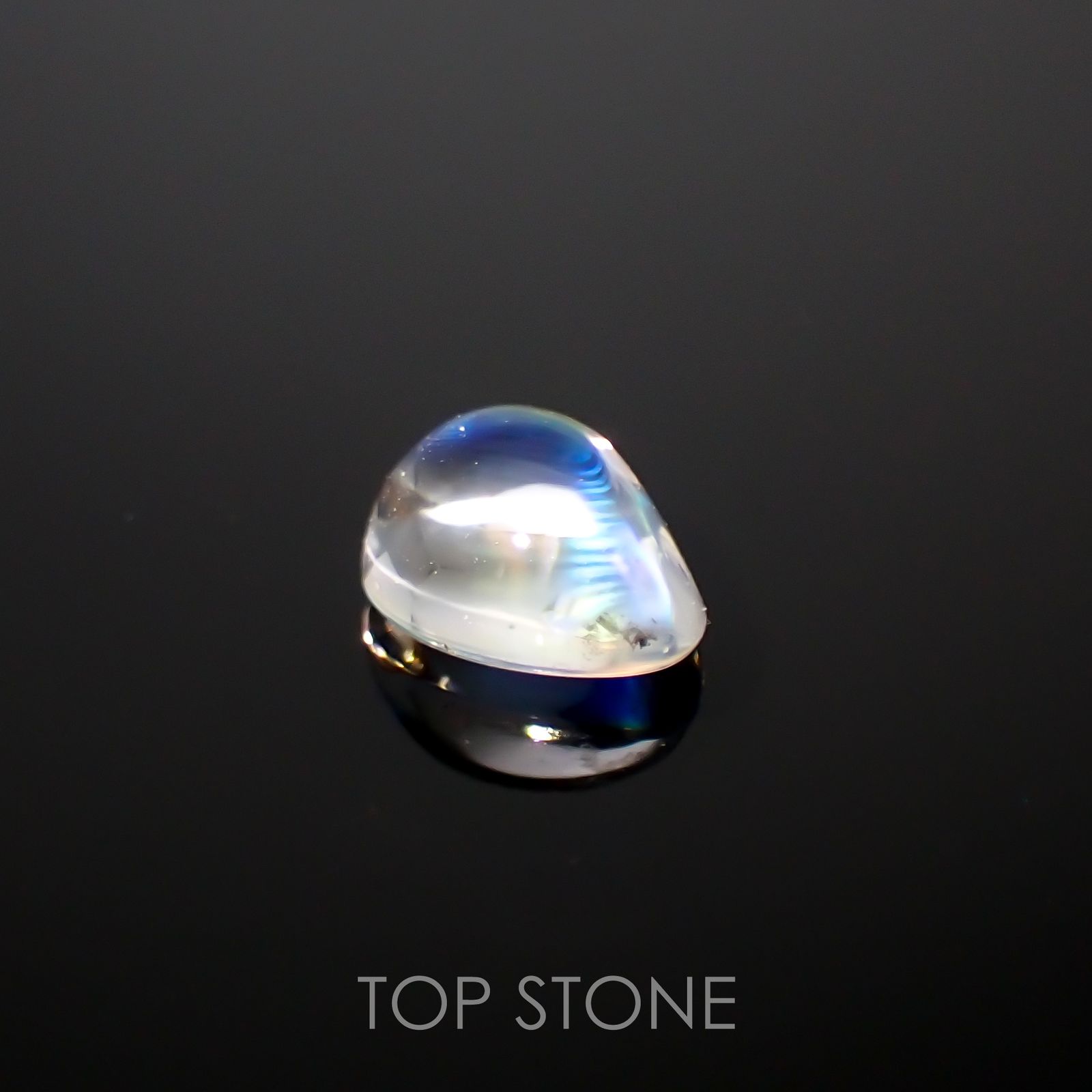 ◇バフカット◇レインボームーンストーン(宝石名ラブラドライト)マダガスカル産 0.75ct 識別済[220515908]6.5x5.3mm前後
