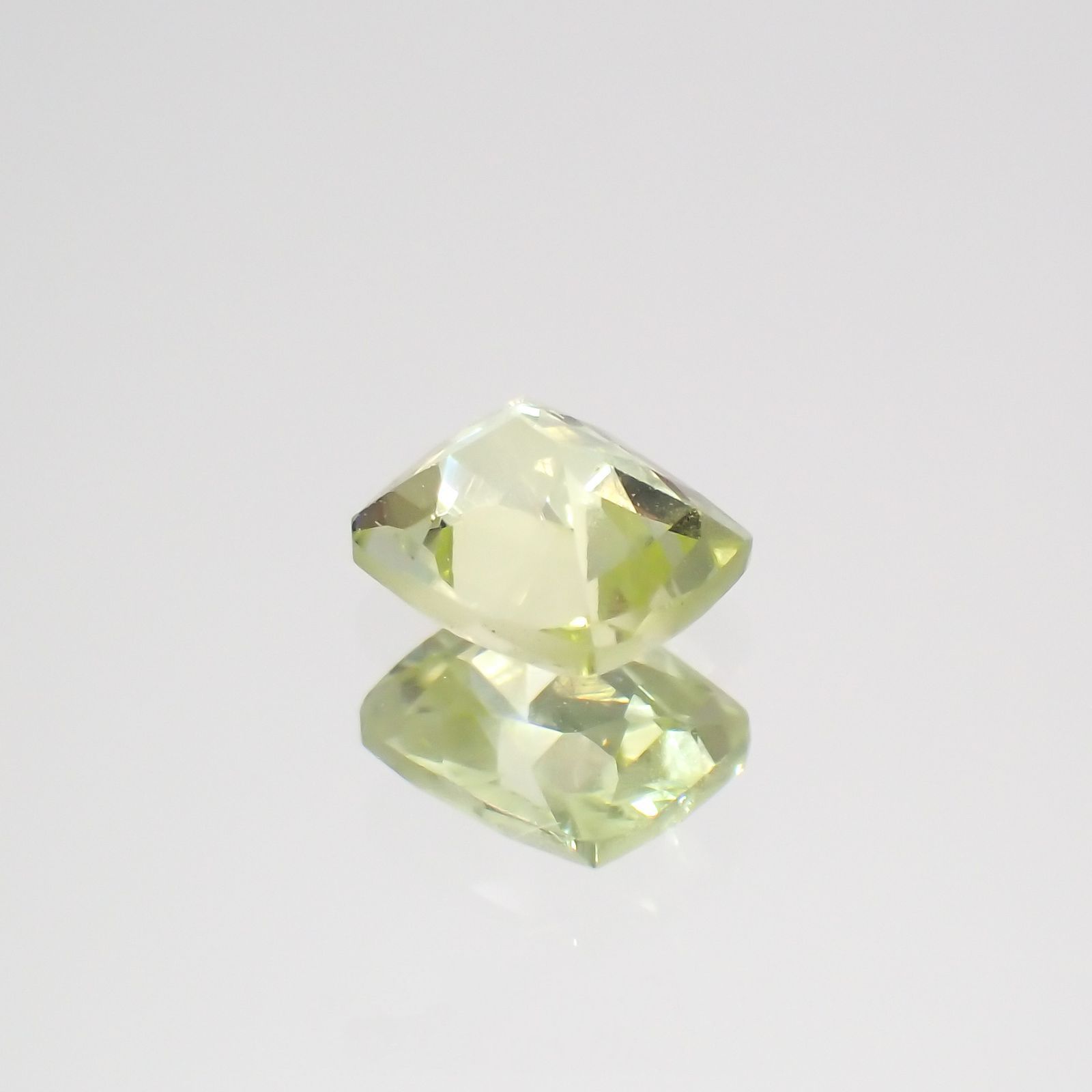 クリソベリル(宝石名クリソベリル)マダガスカル産 0.48ct 識別済[220114497]4.6x3.9mm前後