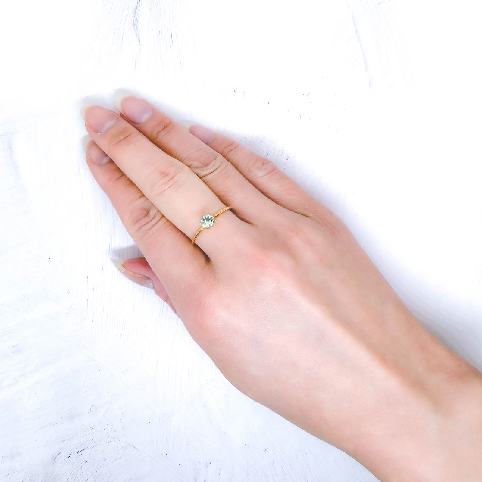 モンタナサファイア(宝石名サファイア)アメリカ・モンタナ州産 識別済 0.43ct / 4.4x4.4mm前後 [260221283]