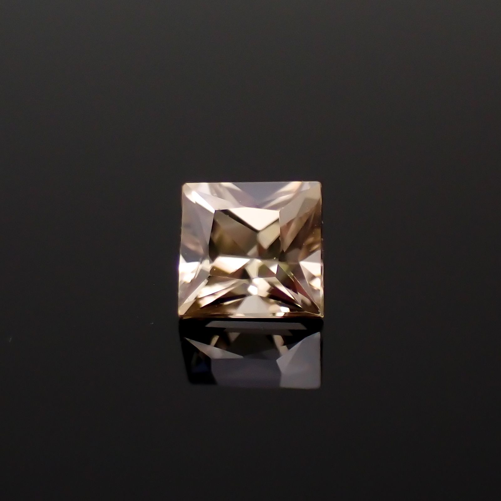 ◇プリンセスカット◇シャンパンカラージルコン スリランカ/カンボジア産 0.53ct[230421644]4x3.9mm前後