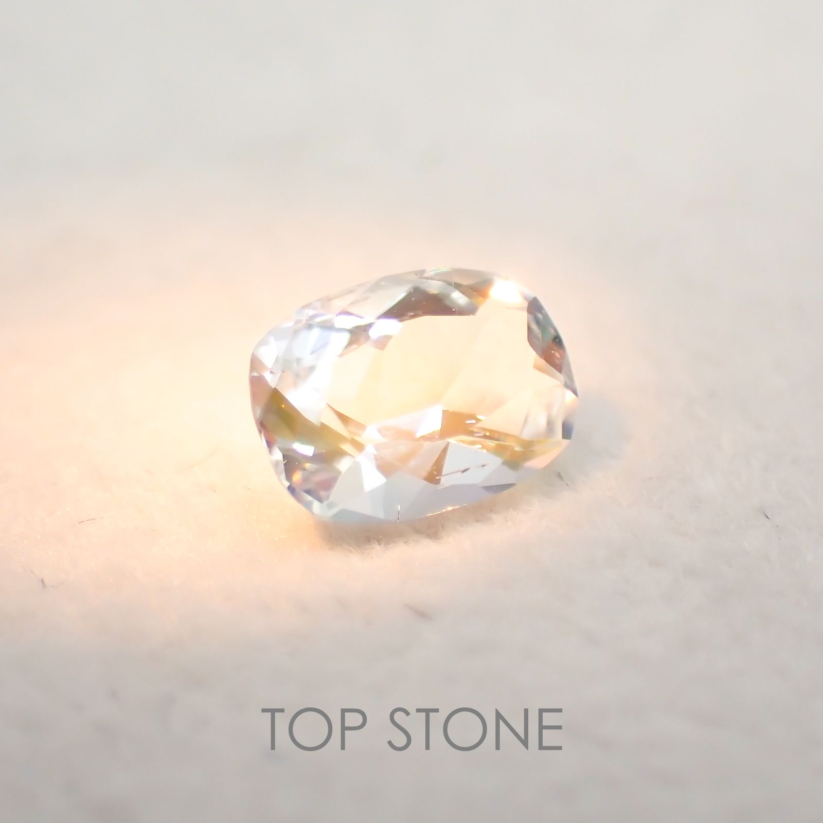 レインボームーンストーン(アンデシンラブラドライト) マダガスカル産 ルース 0.67ct[210310393]6.7×4.9mm前後