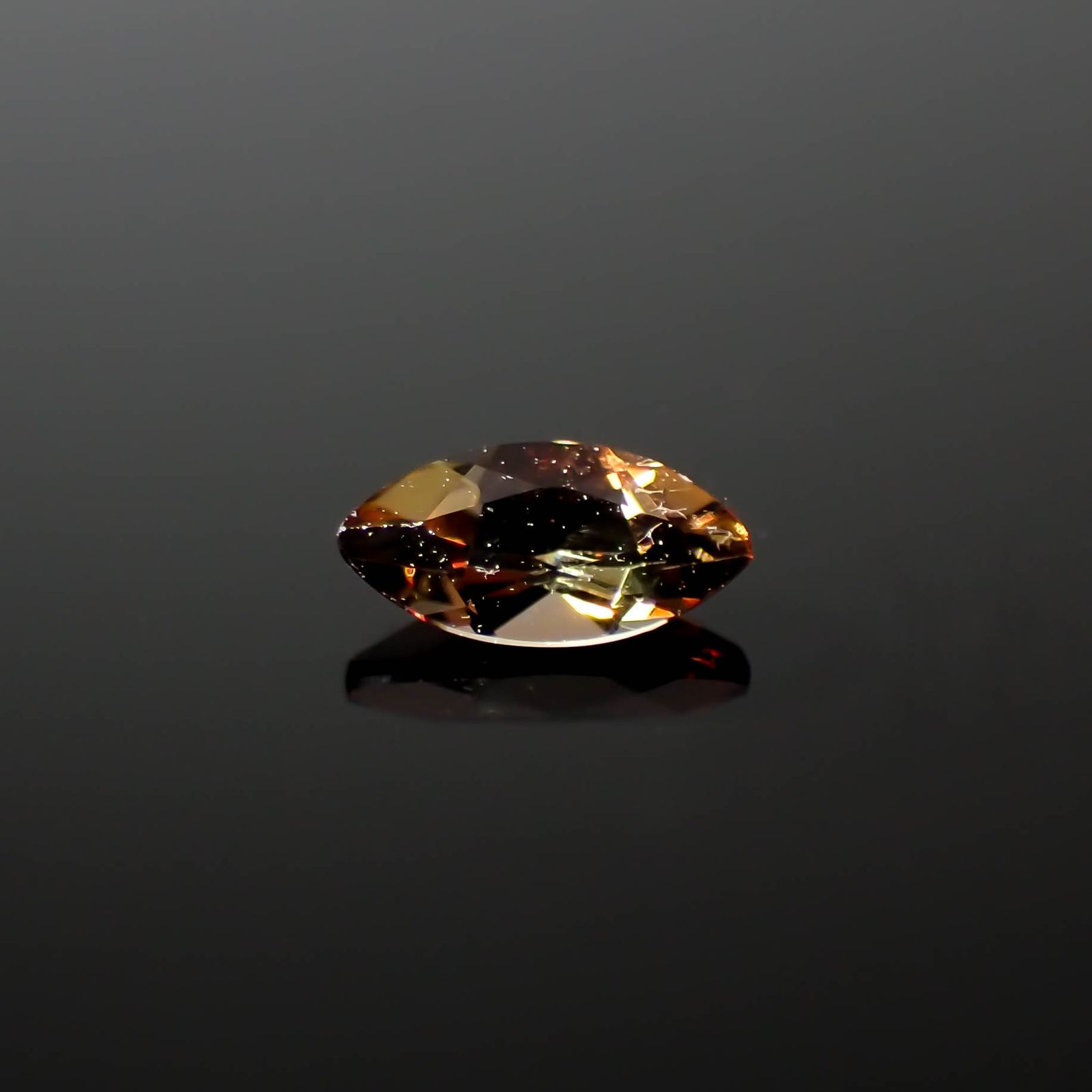 アンダリュサイト(宝石名アンダリュサイト)スリランカ/マダガスカル産 0.14ct 識別済[240226121]5.1x2.5mm前後