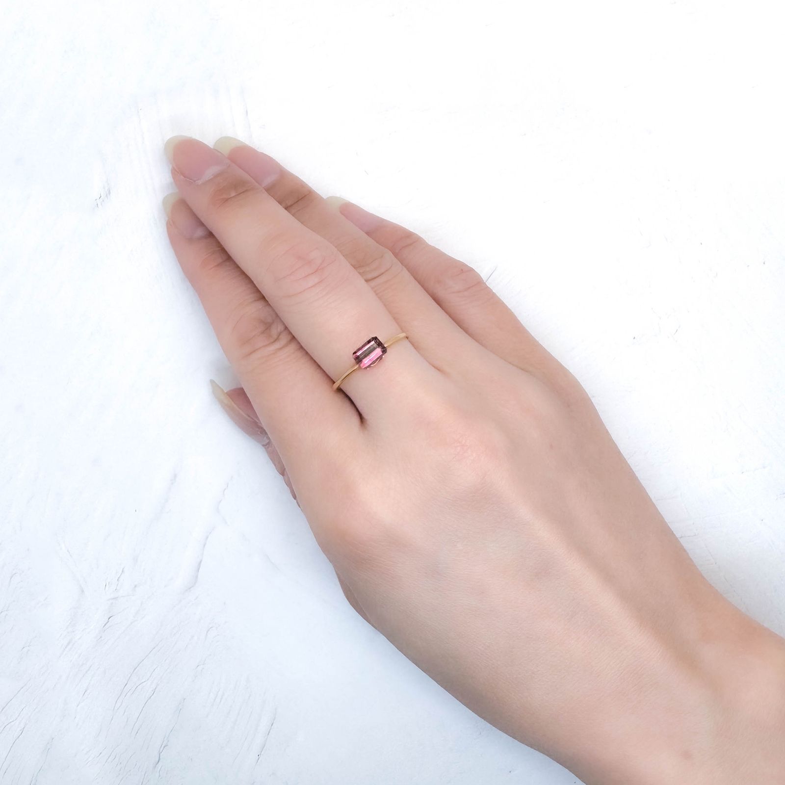 パープルトルマリン アフガニスタン産 0.67ct / 6x4mm前後 [251131311]