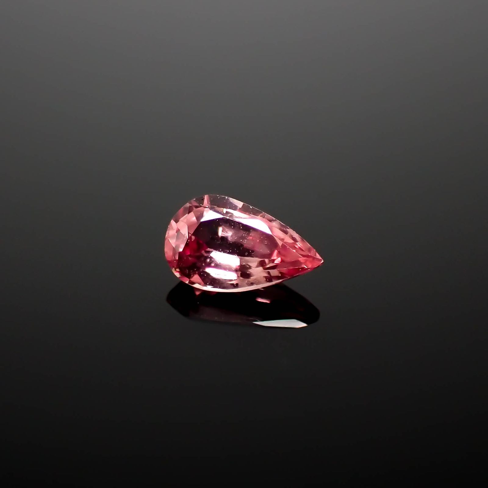 ネオンピンクサファイア スリランカ産 0.25ct[240226305]5x3mm前後
