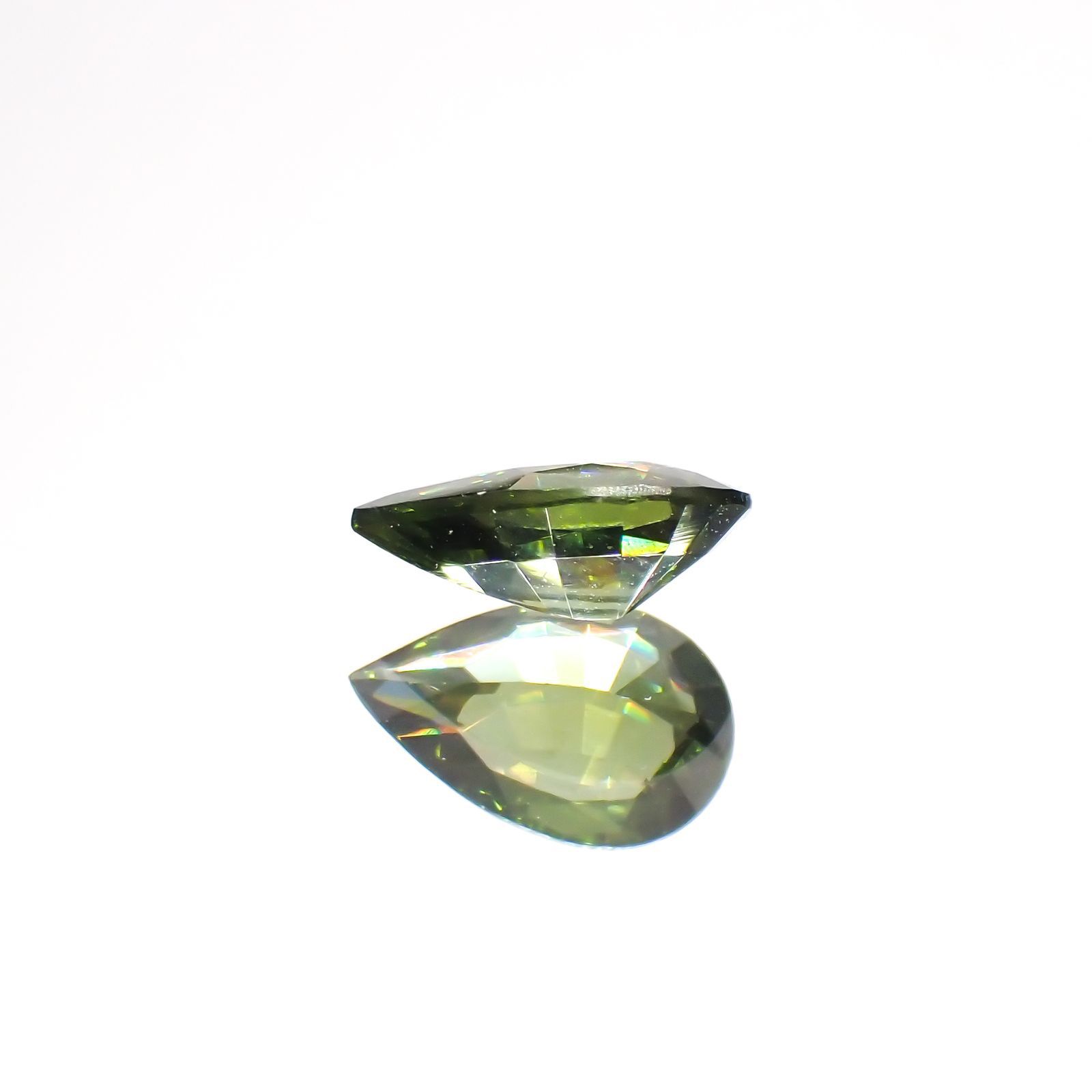 グリーンジルコン(宝石名ジルコン)スリランカ/カンボジア産 0.83ct 識別済[220114894]7.8x5mm前後