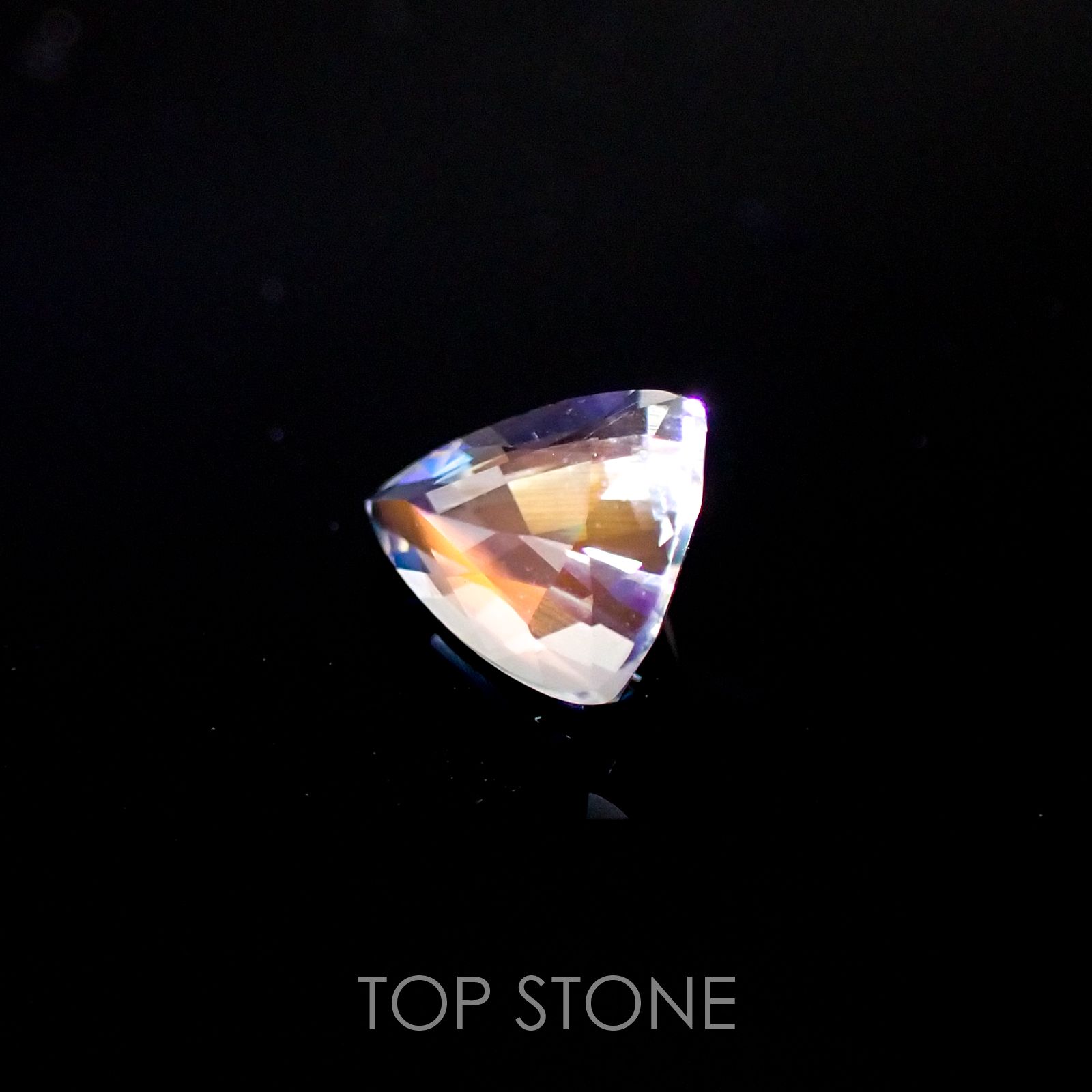 レインボームーンストーン(アンデシンラブラドライト) マダガスカル産 ルース 0.7ct[210410408]7×5.5mm前後