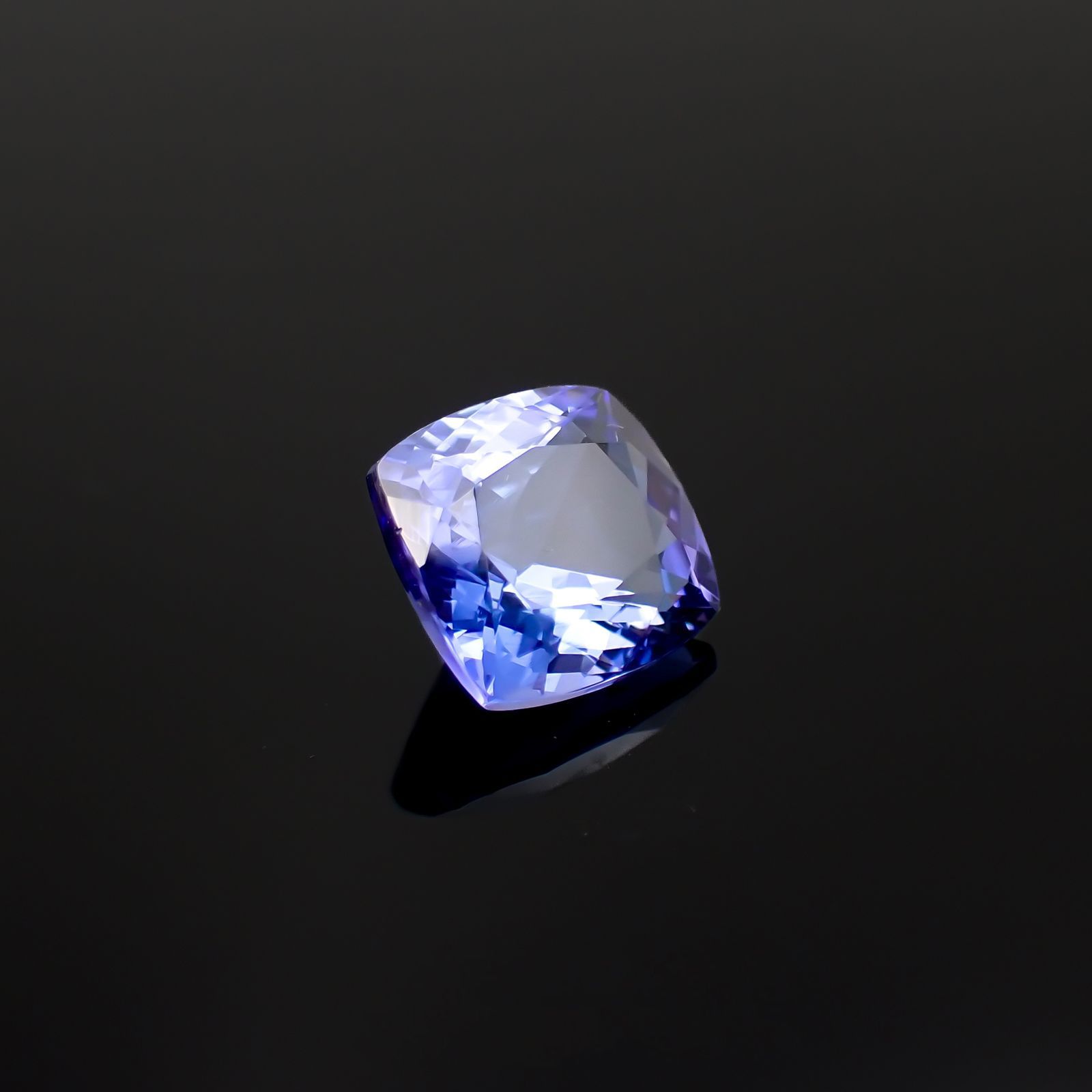 タンザナイト(宝石名タンザナイト)タンザニア産 4.20ct 識別済[221119010]9.9x9.3mm前後