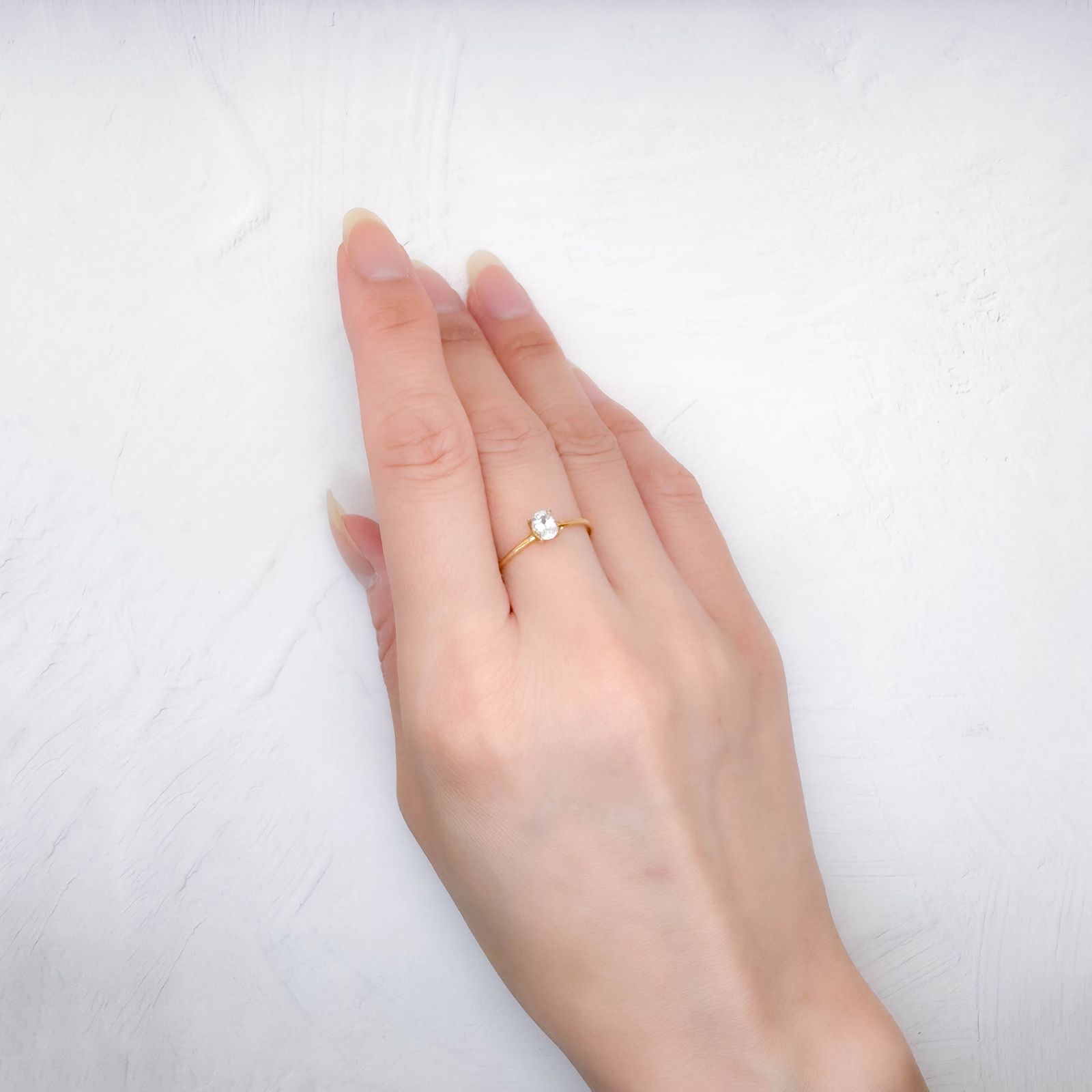 カラーレスサファイア スリランカ産 0.48ct [250830970]5.1x4mm前後